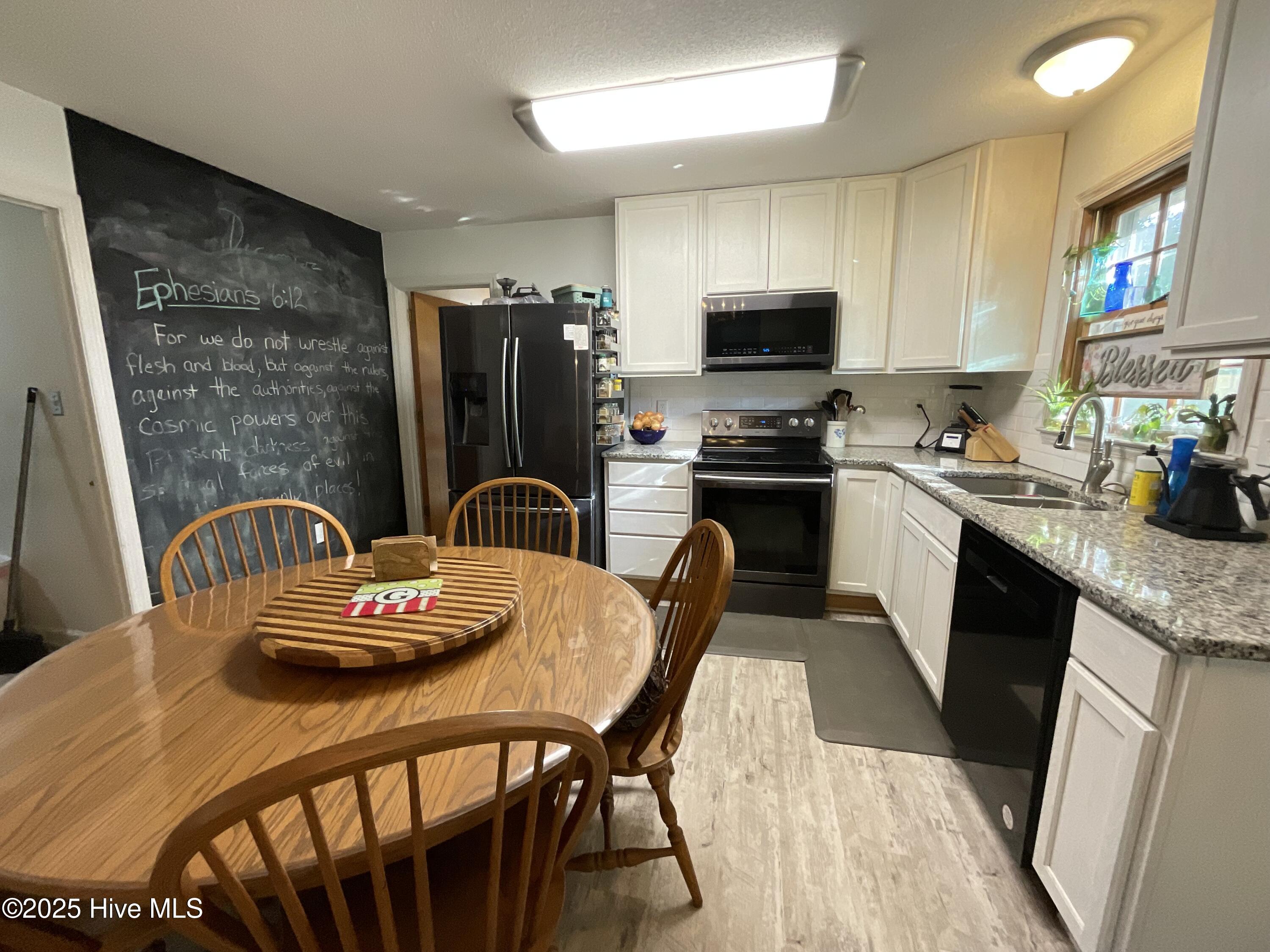 100499907 | Photo 11