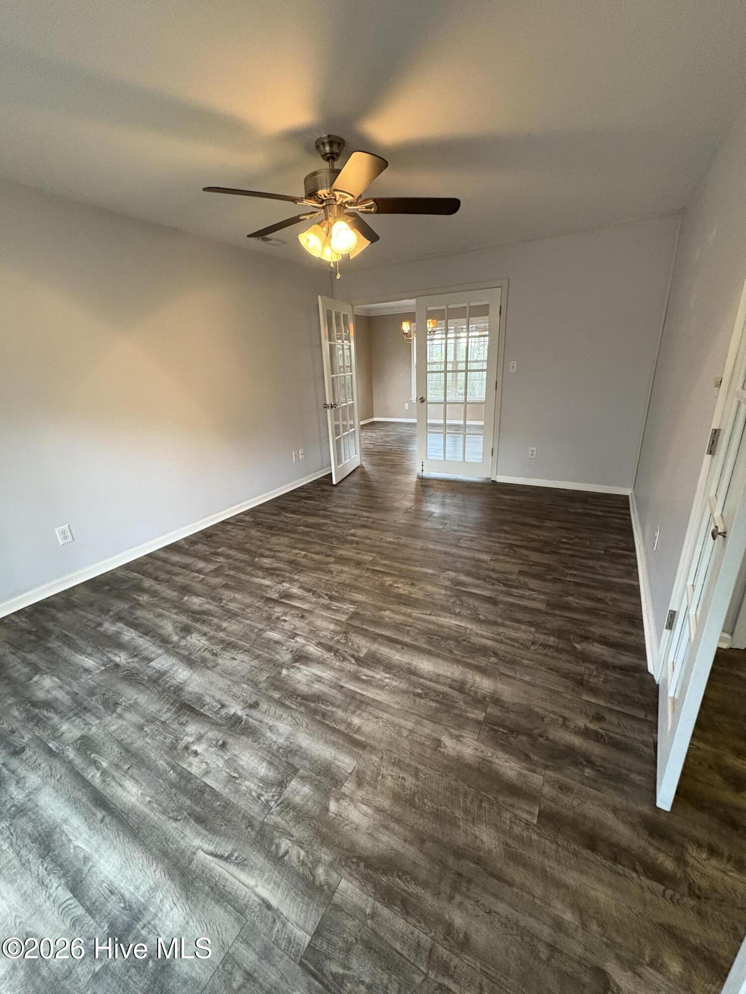 100562372 | Photo 11