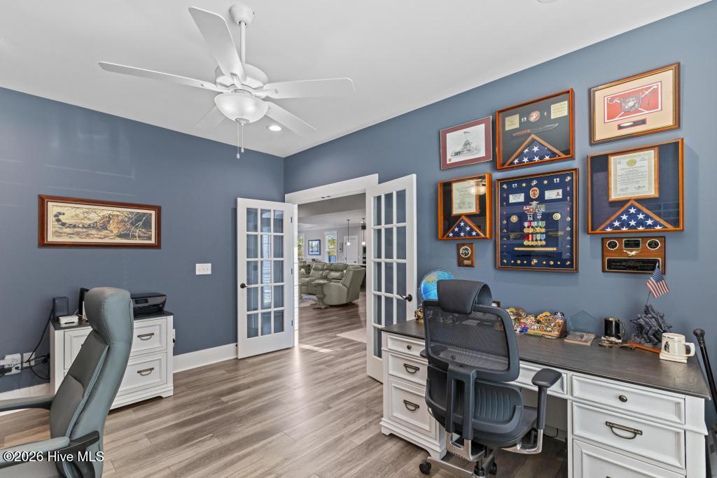 100569844 | Photo 50