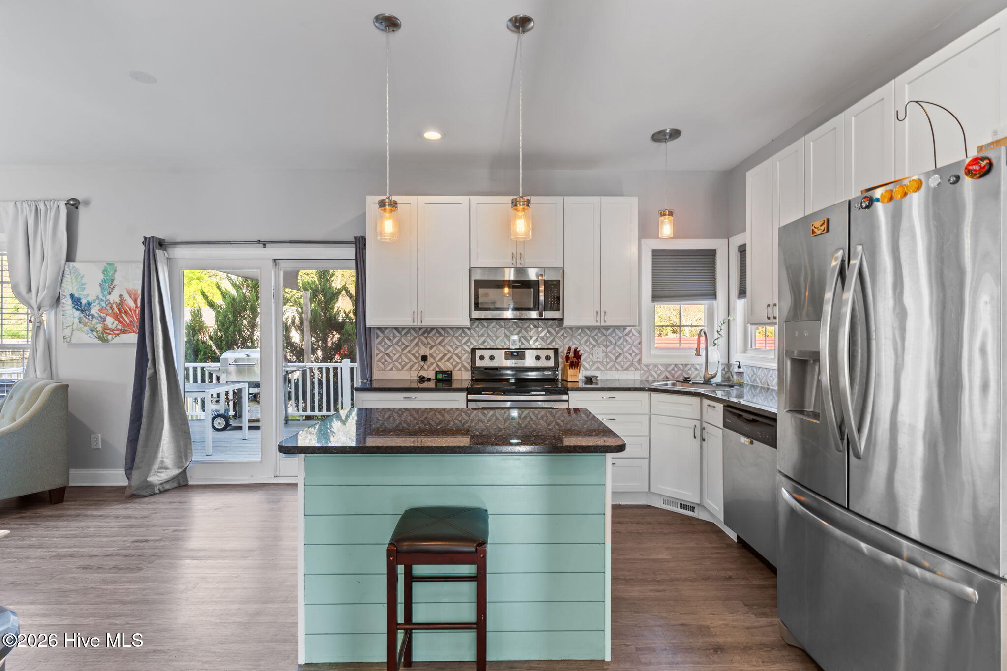 100564590 | Photo 19