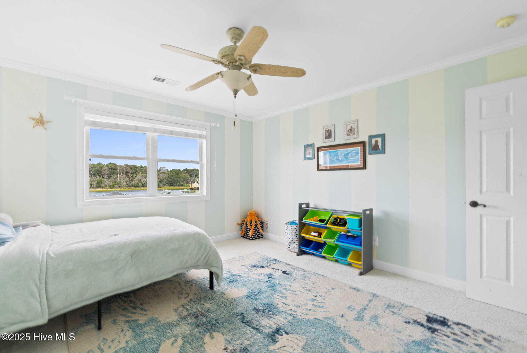 100543695 | Photo 64