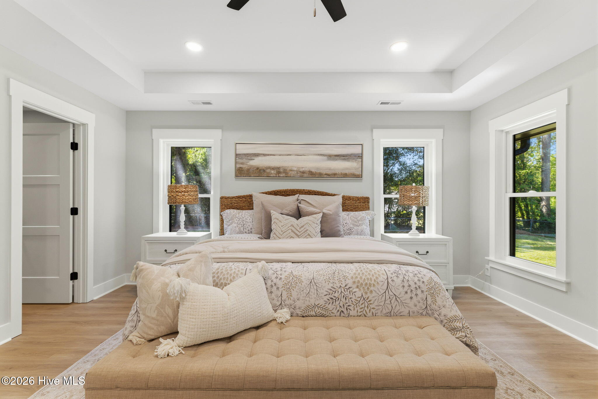 100569769 | Photo 35