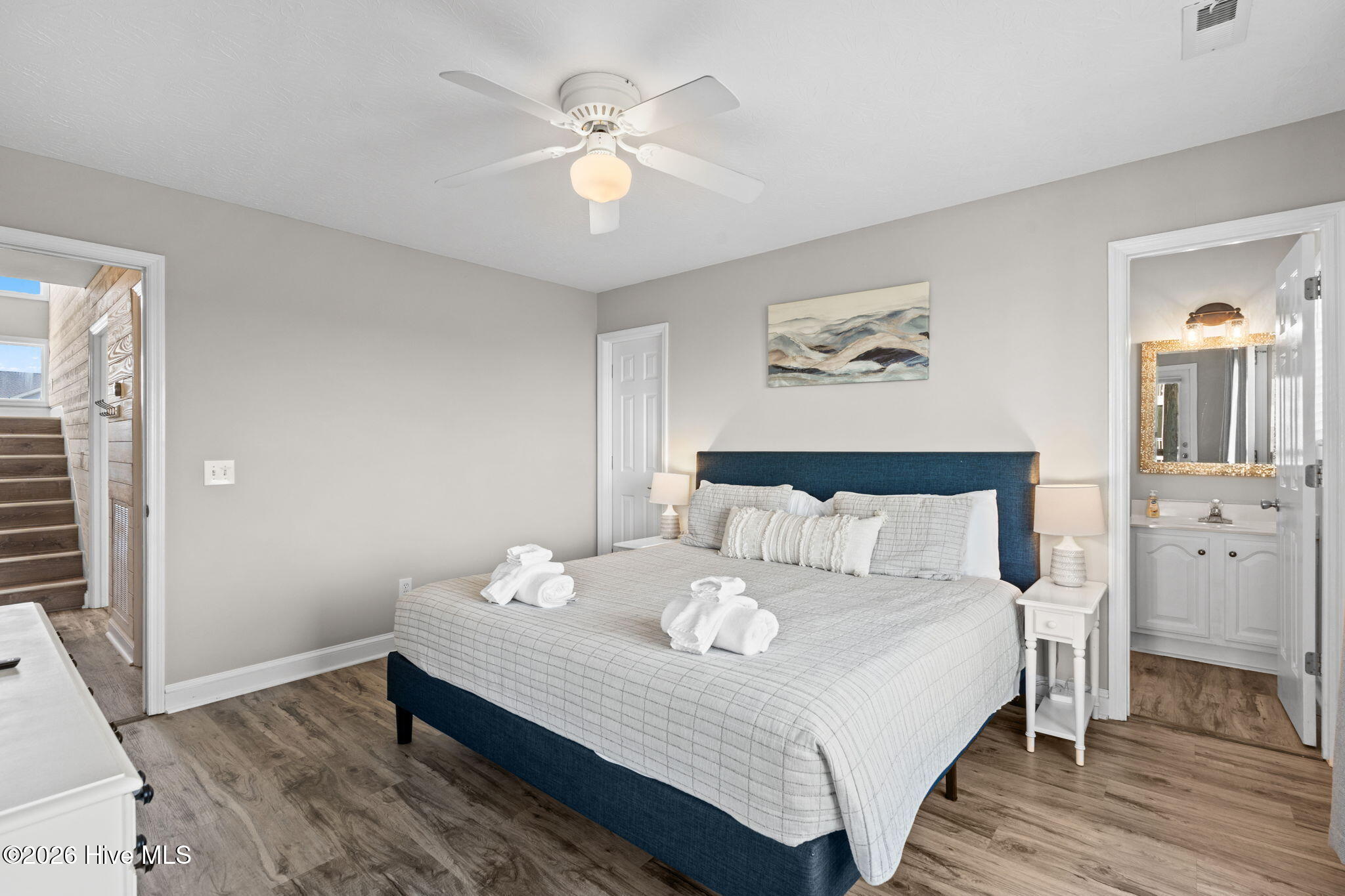 100568458 | Photo 48