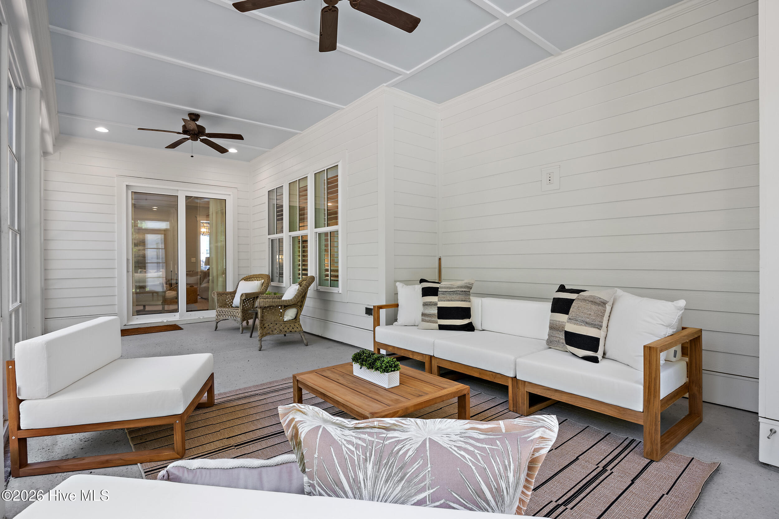 100569354 | Photo 62