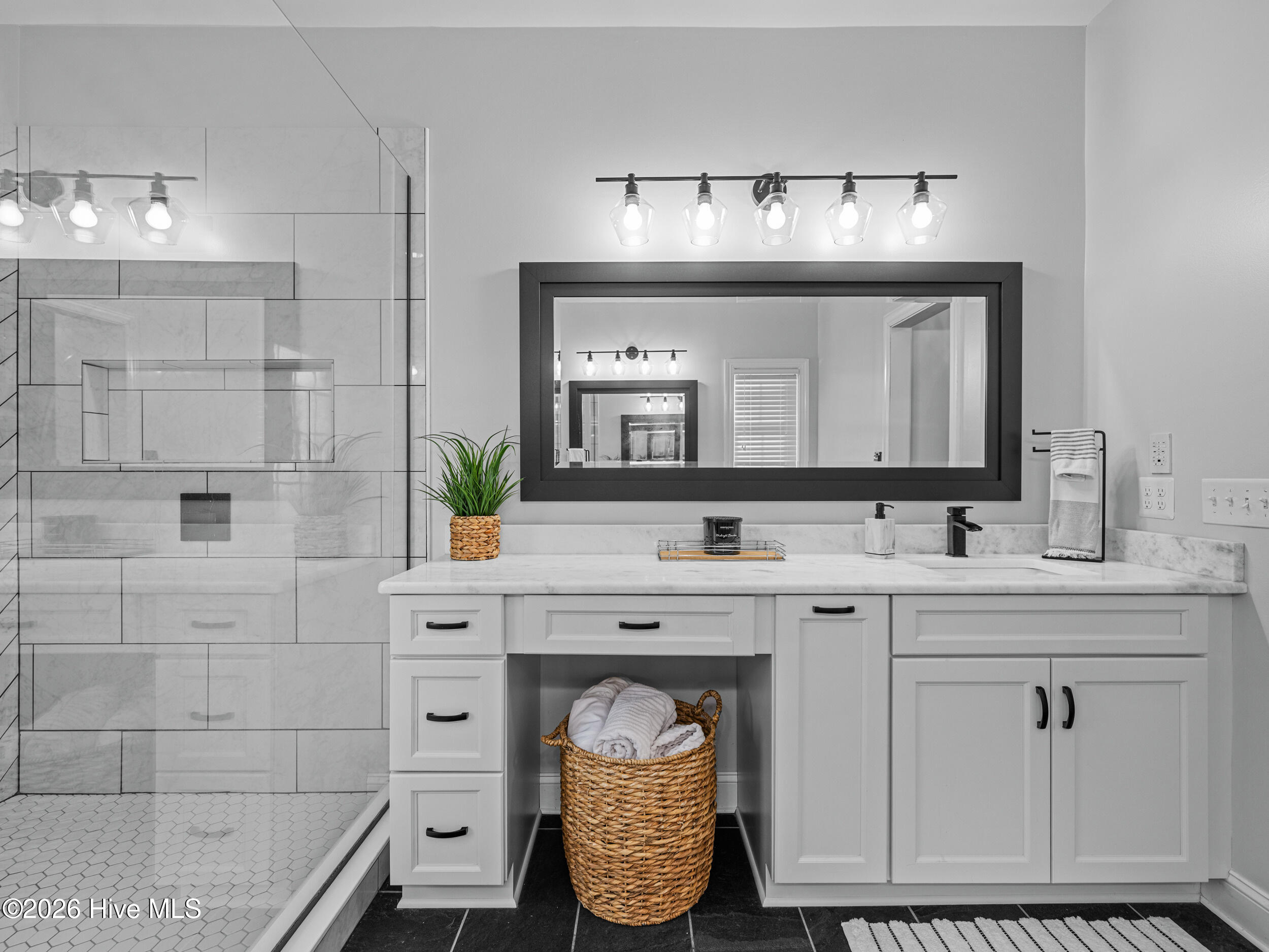 100557590 | Photo 47