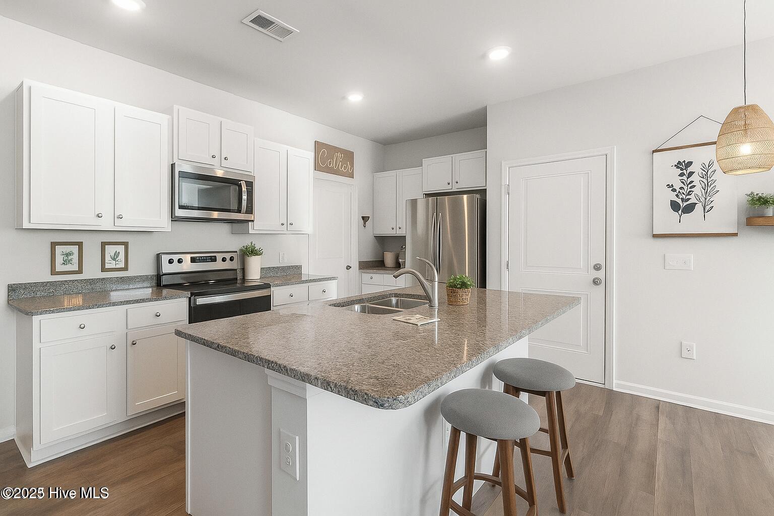 100540789 | Photo 12