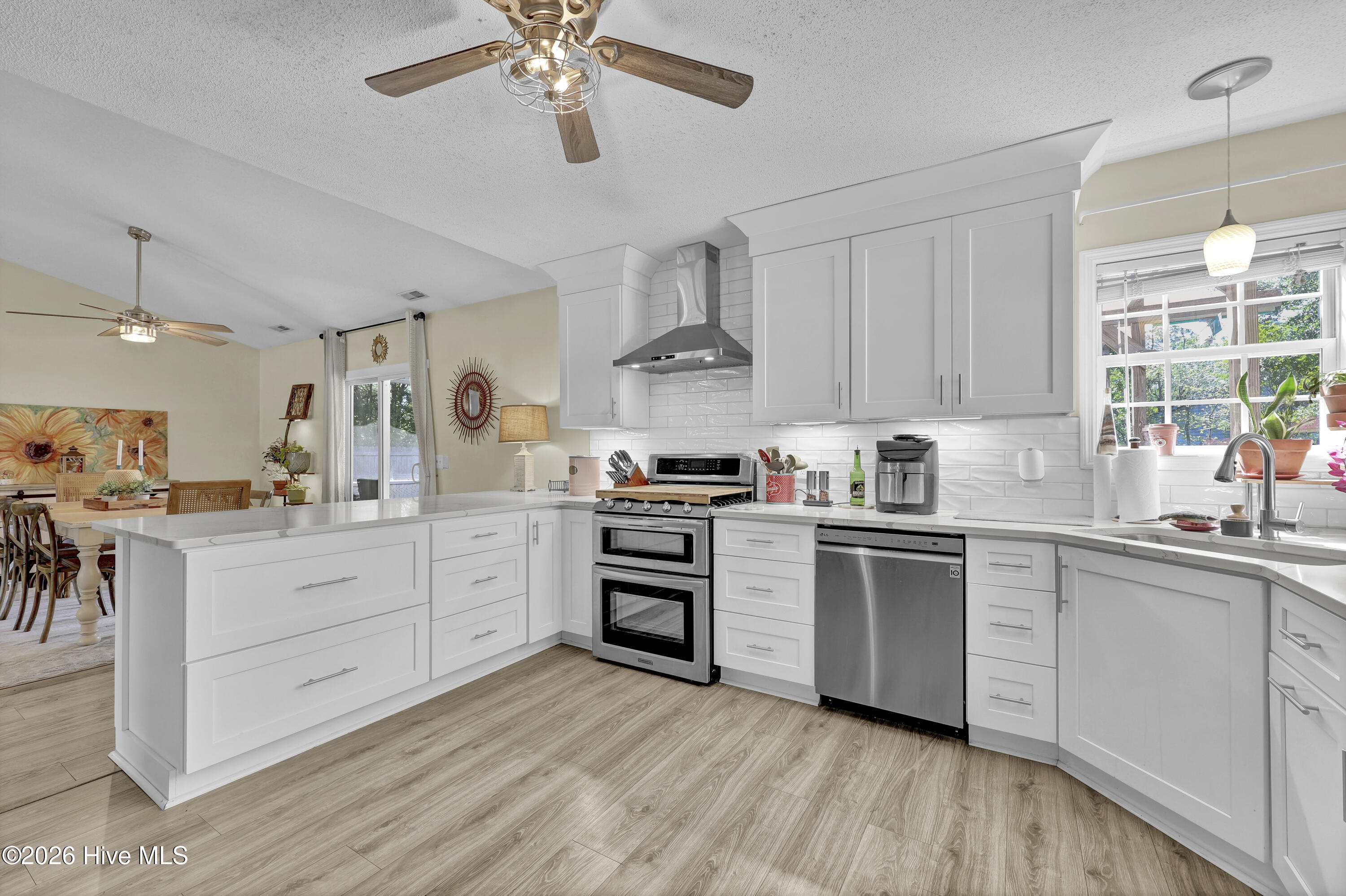 100569381 | Photo 14