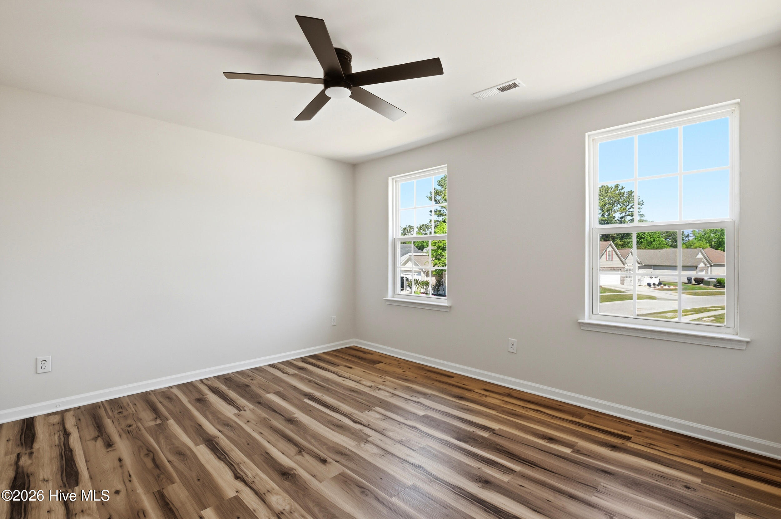 100567216 | Photo 28