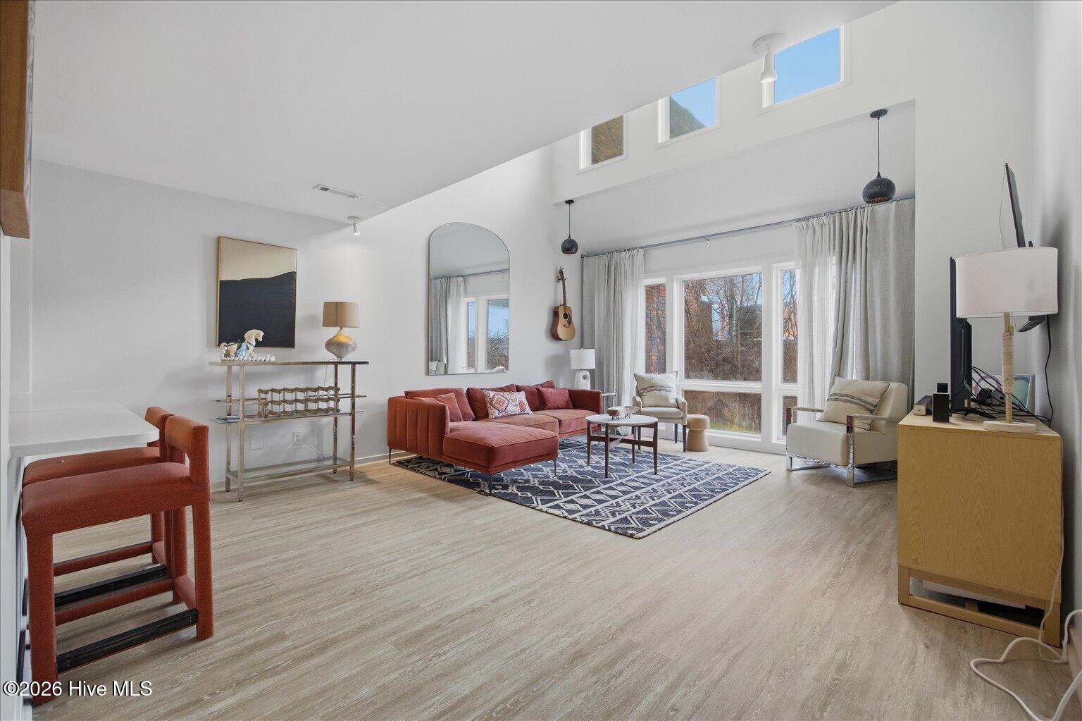 100559466 | Photo 10