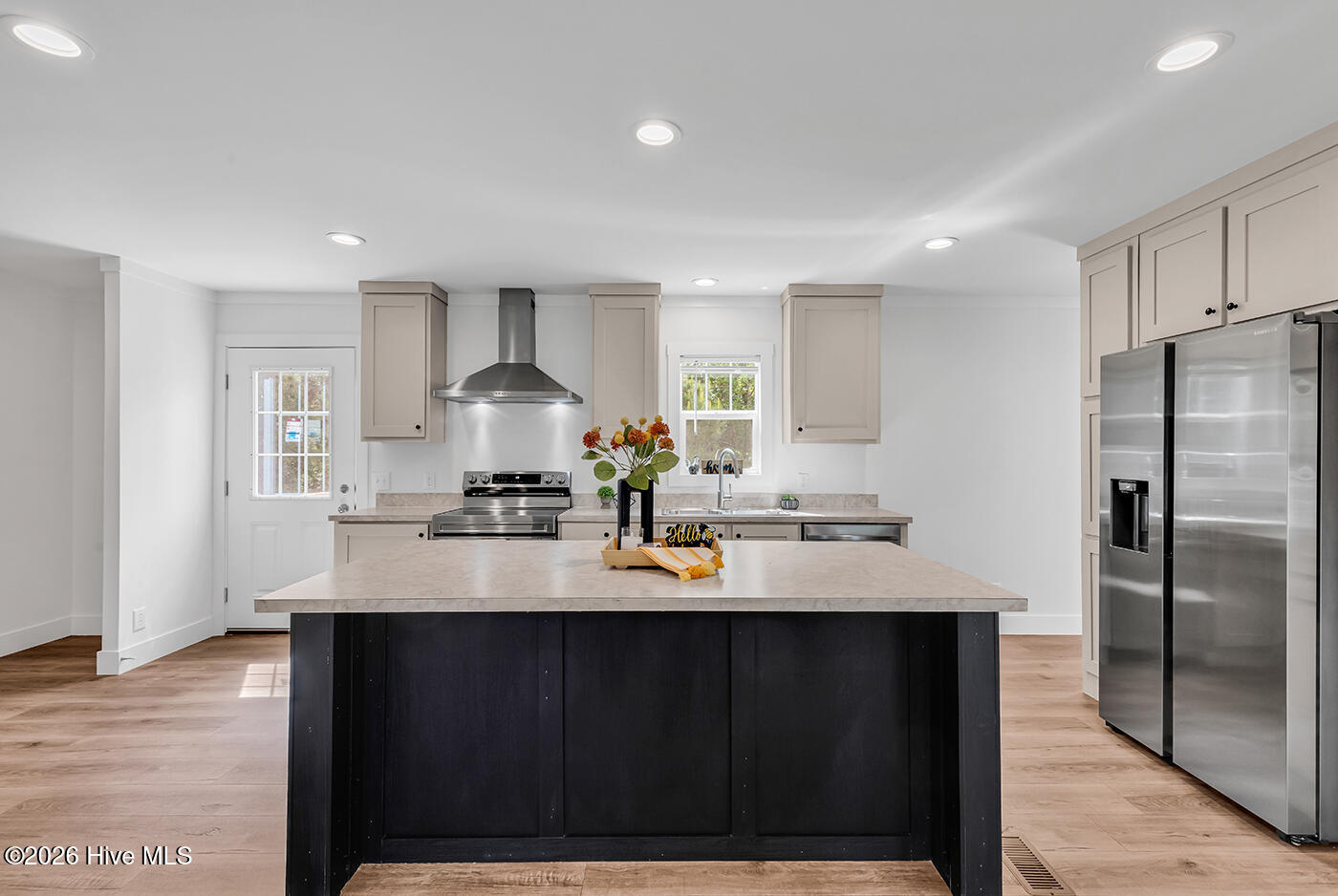 100558273 | Photo 11