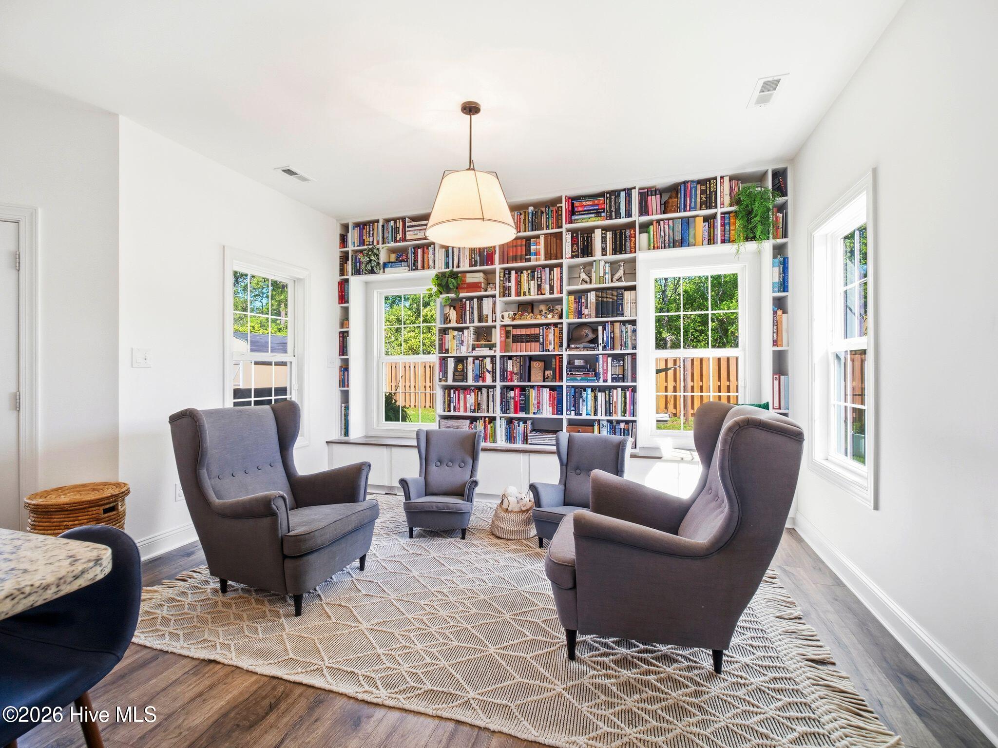 100569153 | Photo 19