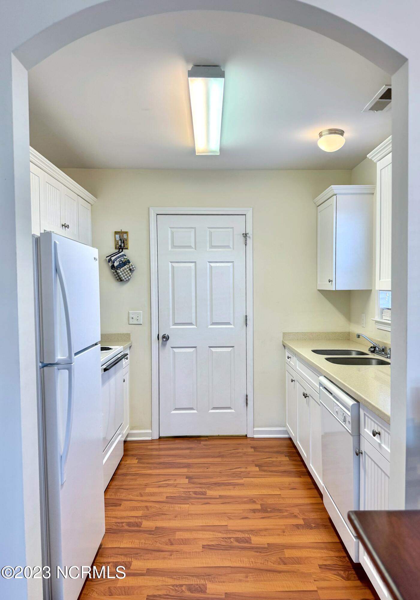 100546069 | Photo 17