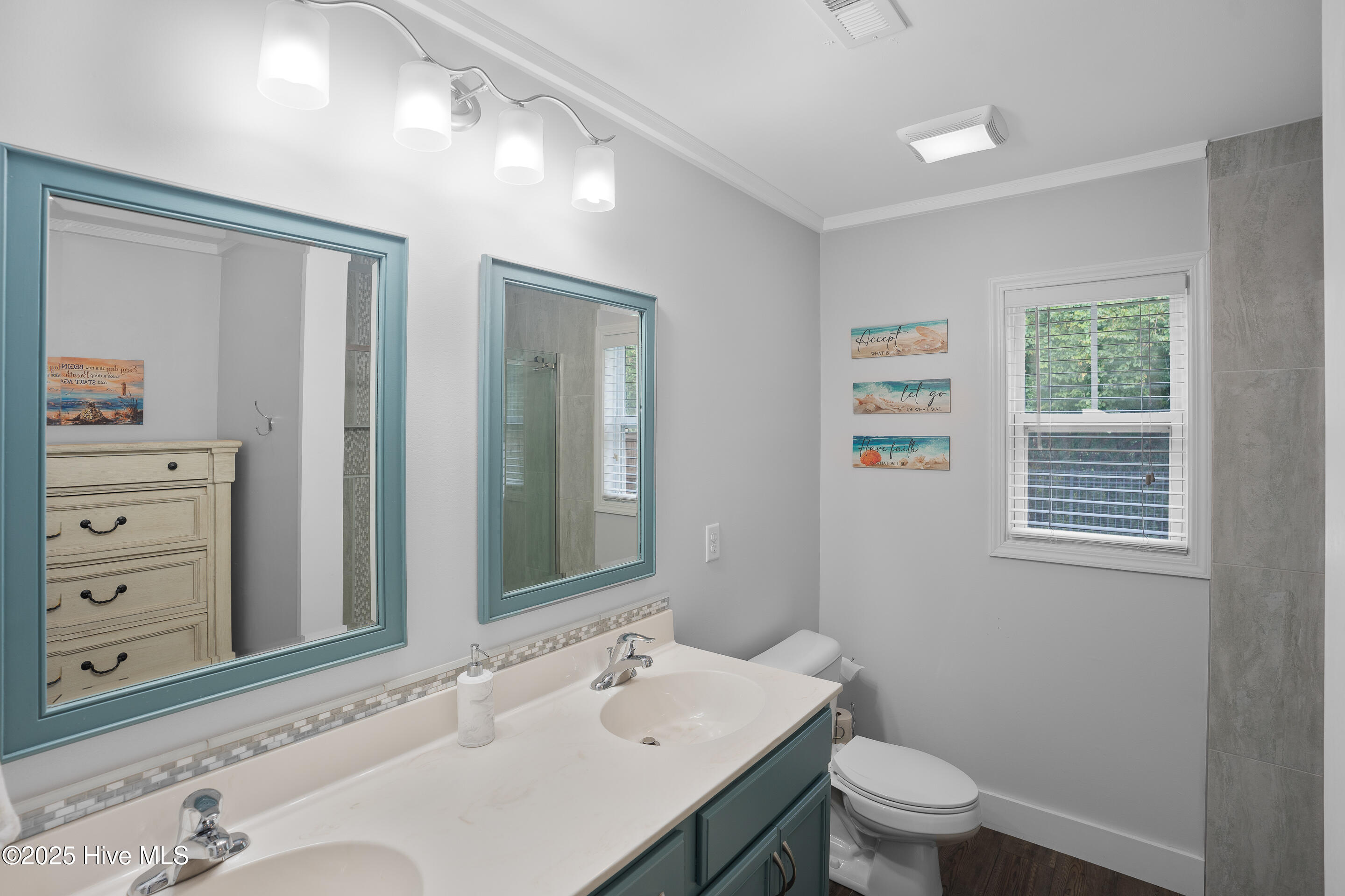 100526755 | Photo 22