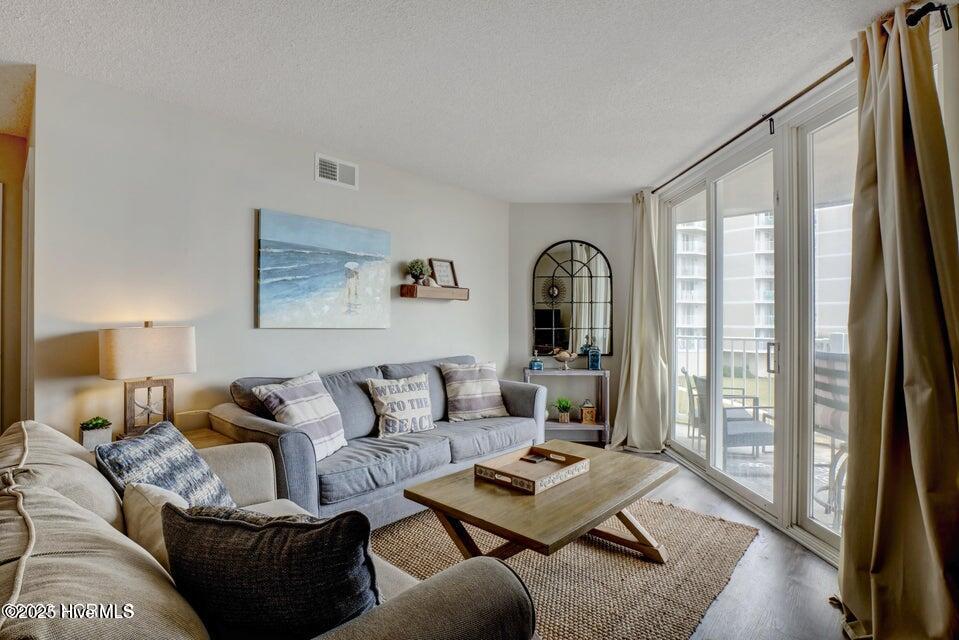 100517887 | Photo 11