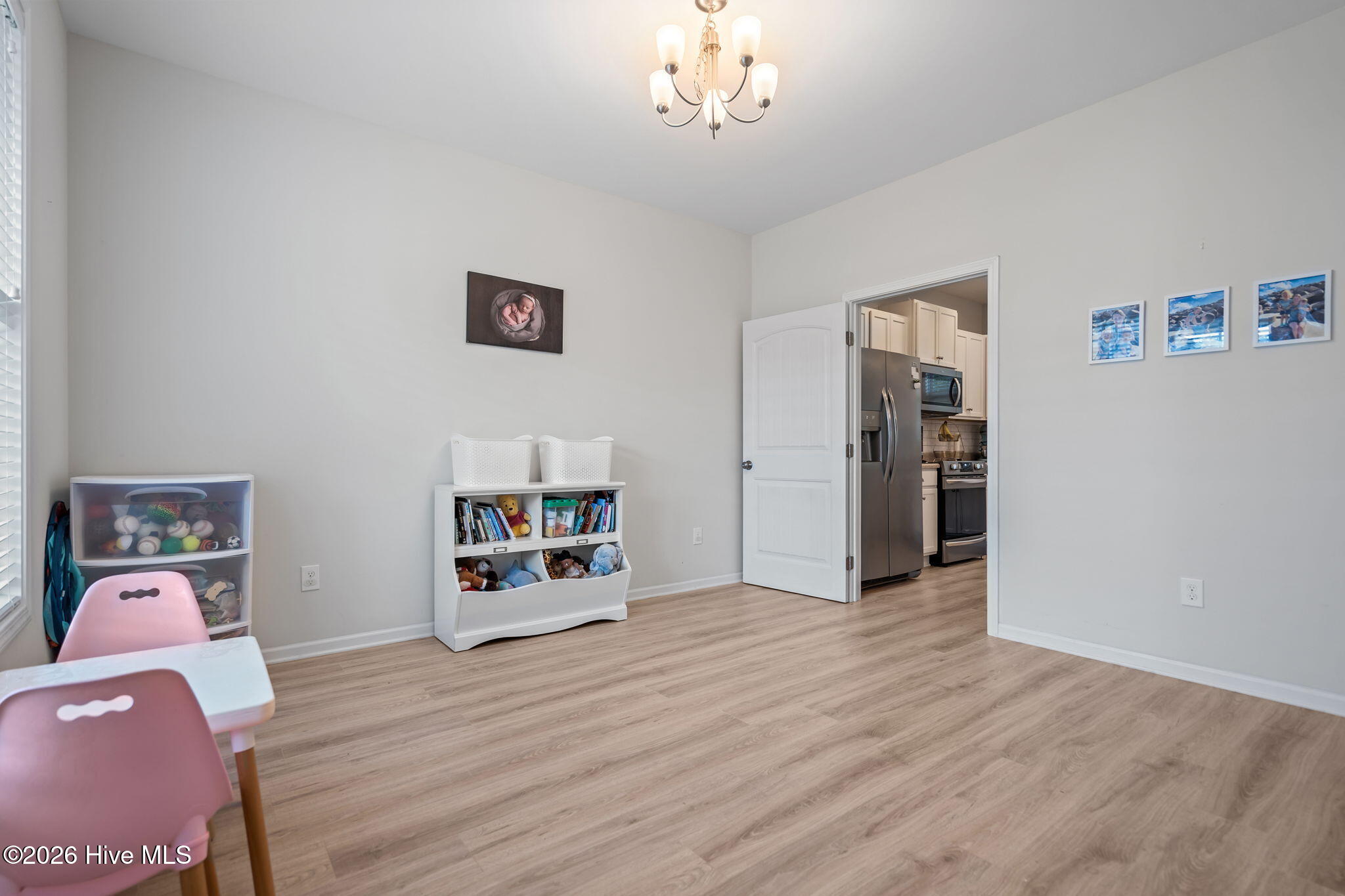 100570490 | Photo 16