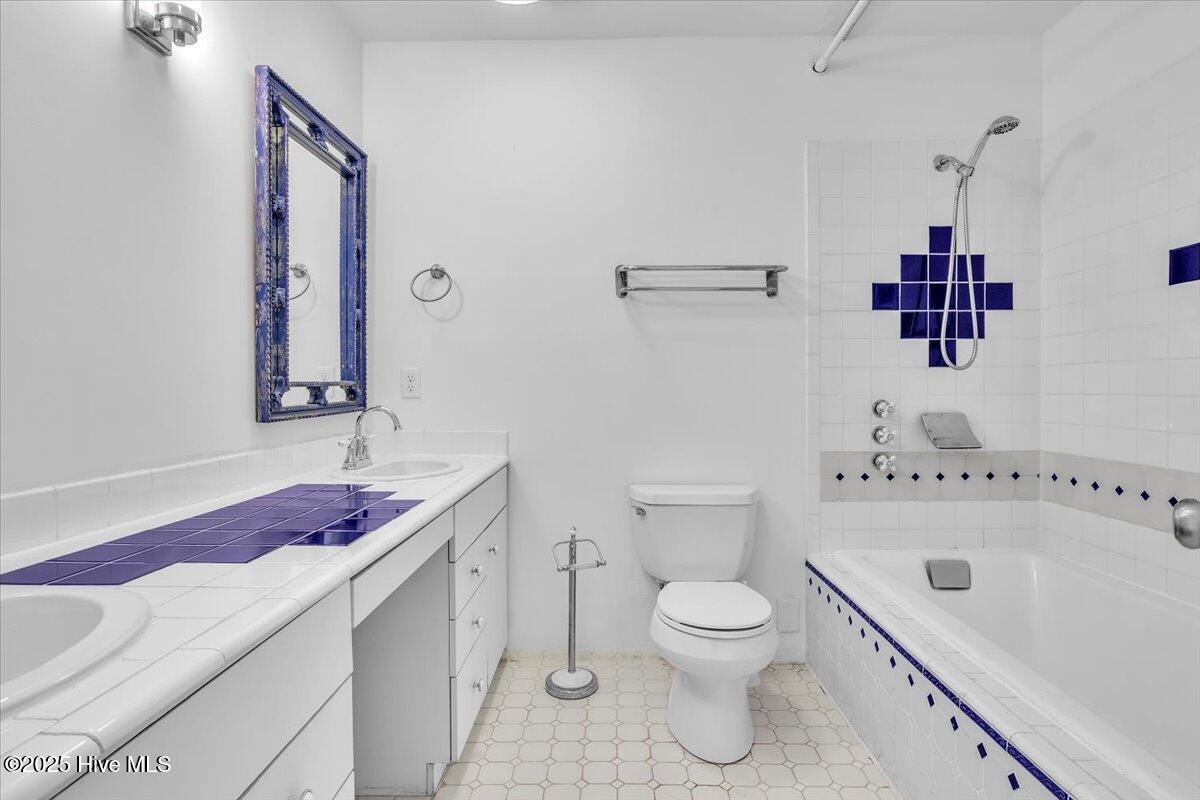 100540013 | Photo 27