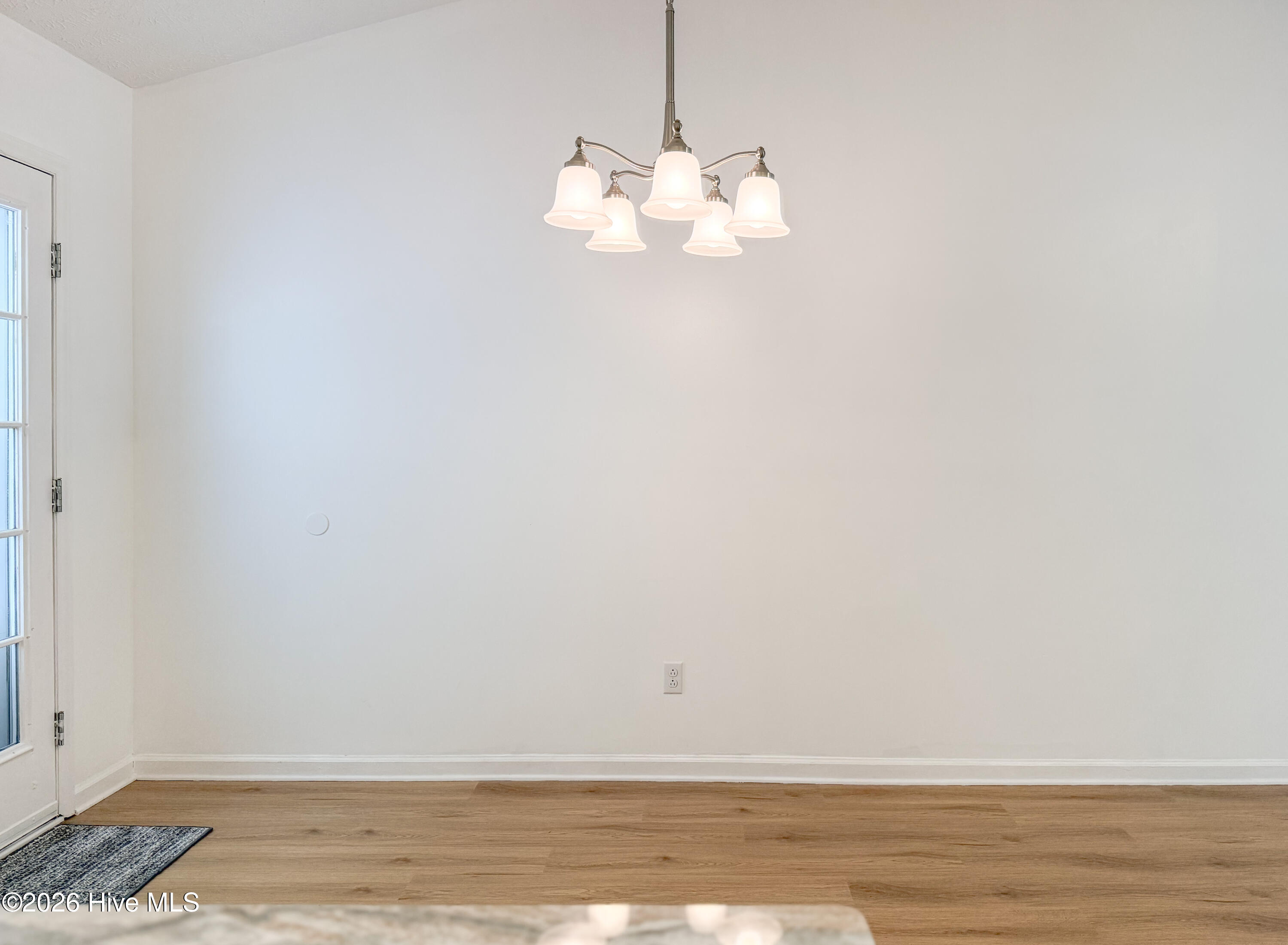 100568255 | Photo 18