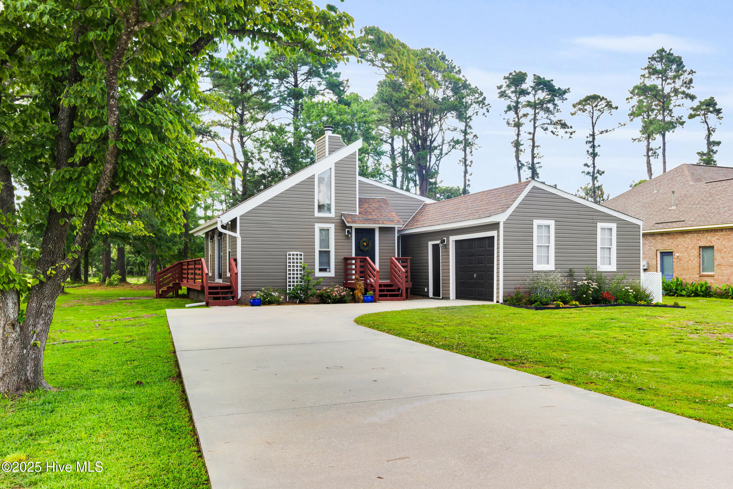 Homes for sale in New Bern, NC | 1223 Pelican Dr, New Bern, NC 28560 | MLS# 100513723