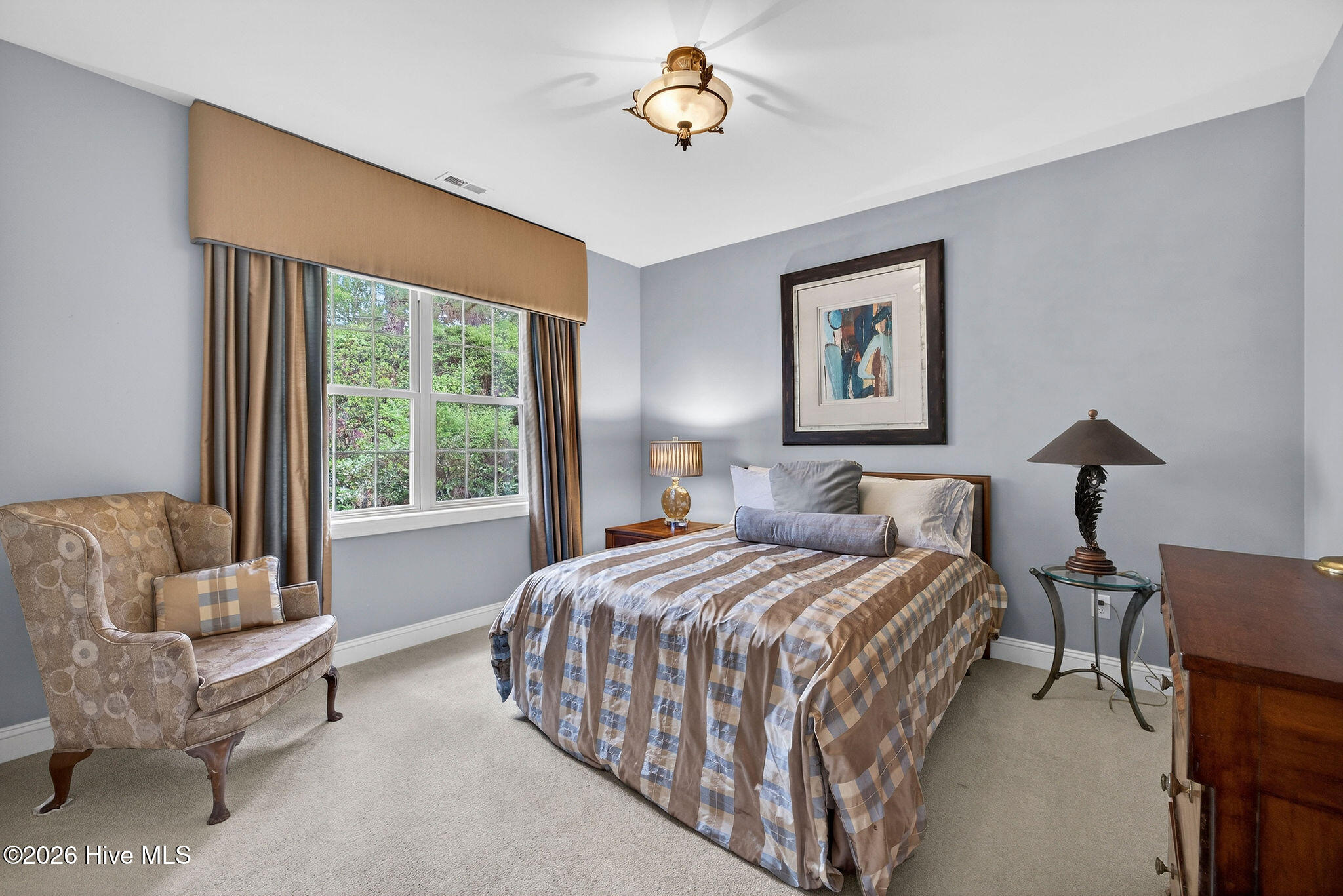 100565990 | Photo 37