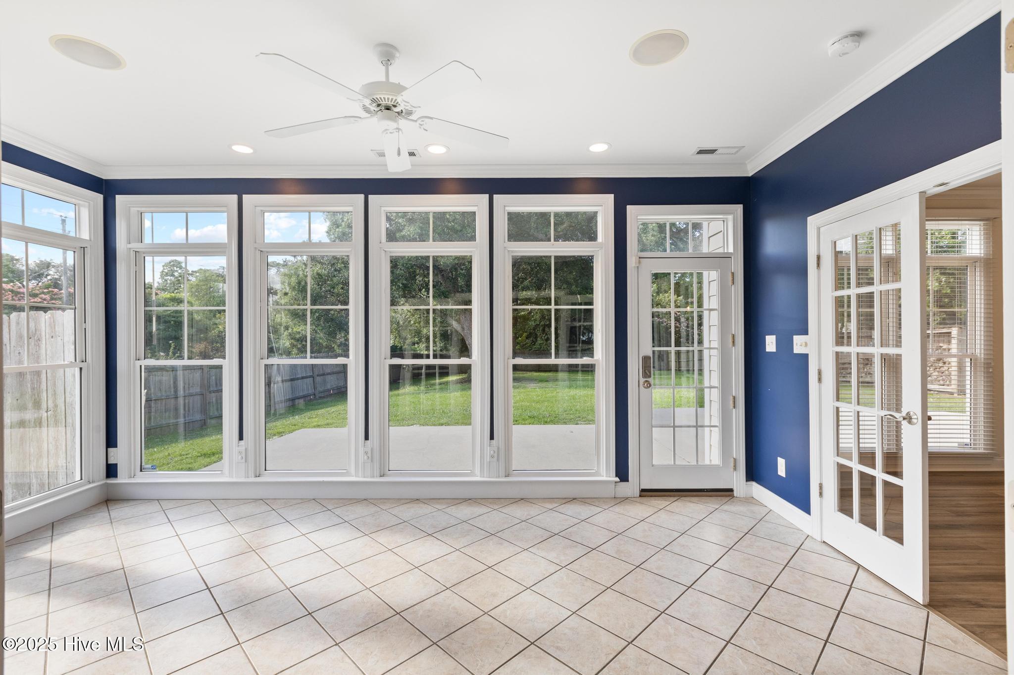 100512903 | Photo 25