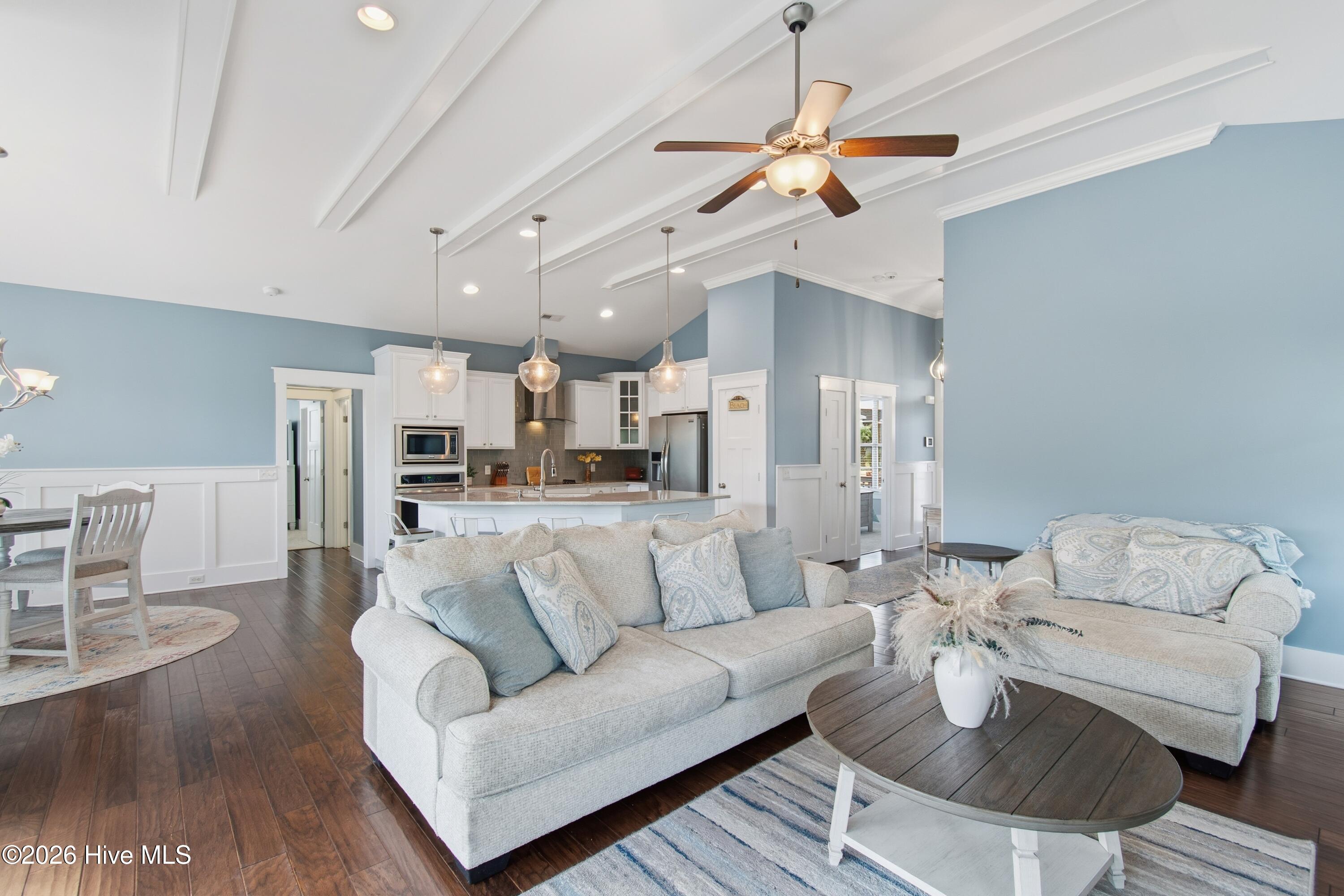 100547463 | Photo 18