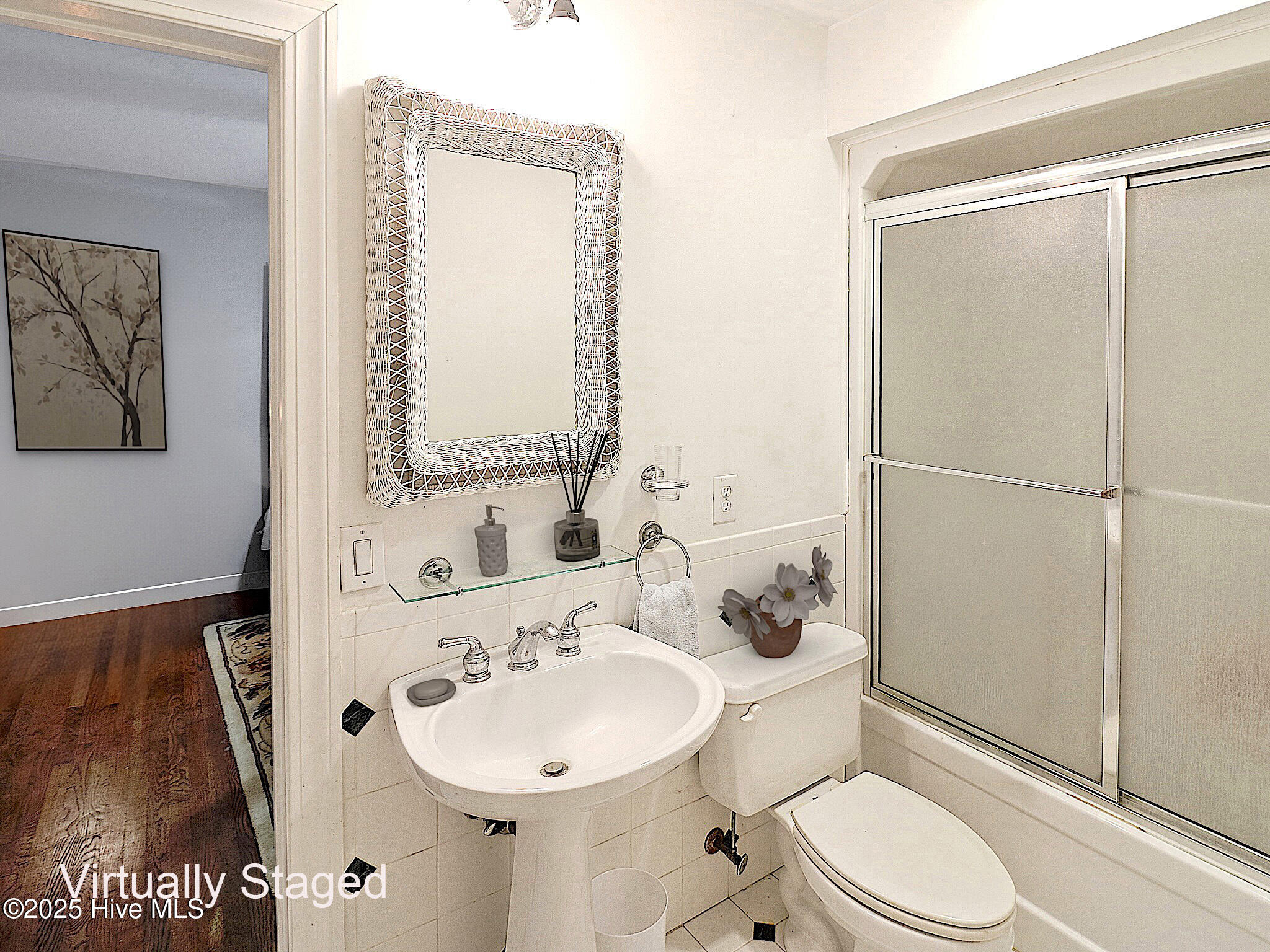 100504796 | Photo 35