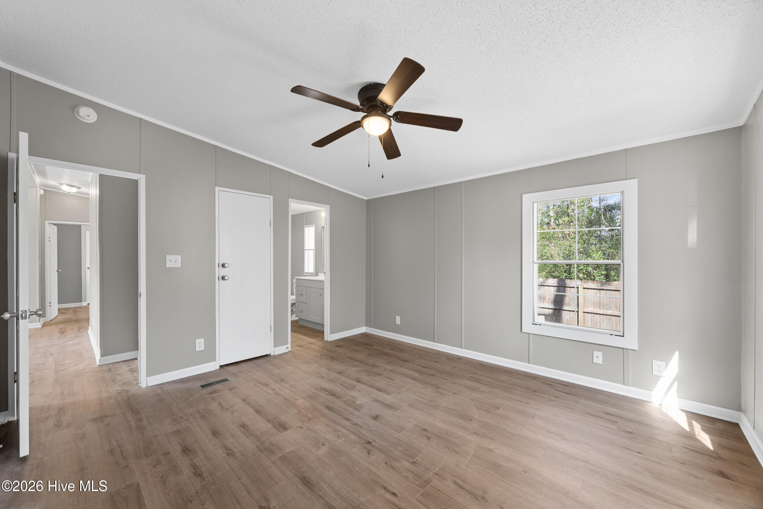 100560049 | Photo 14