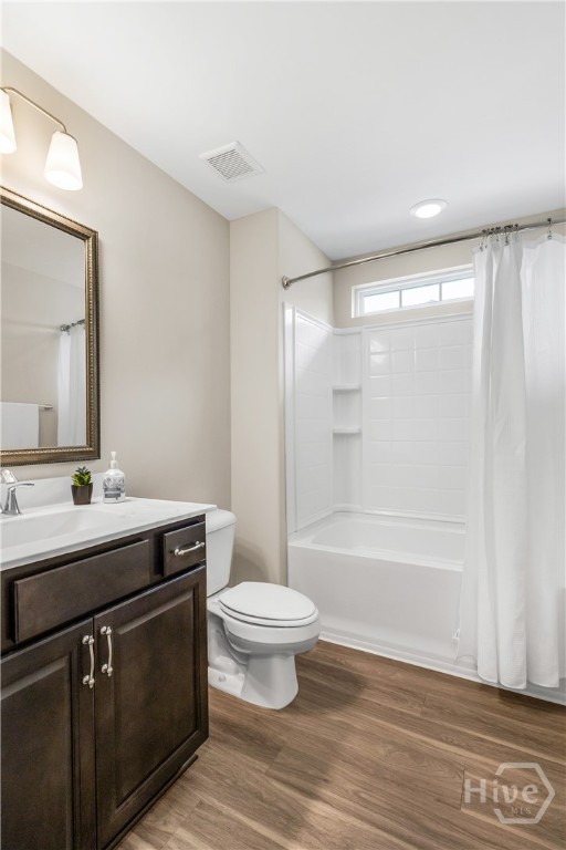 Bathroom 3 (Upper)
