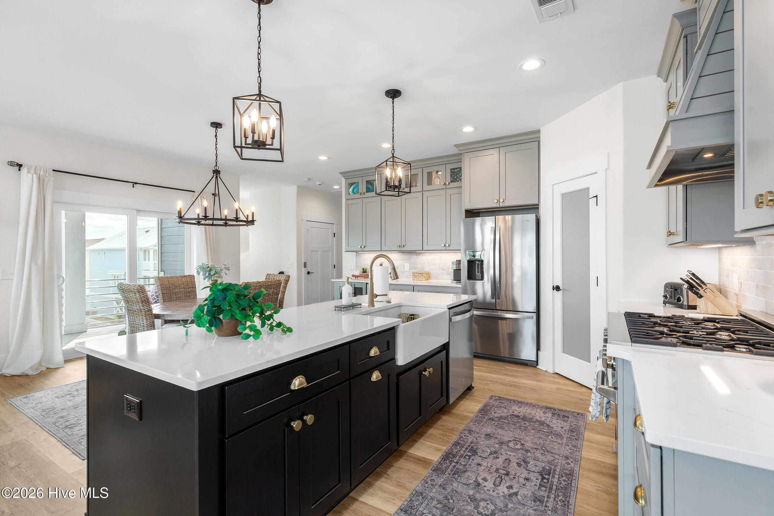 100562975 | Photo 15