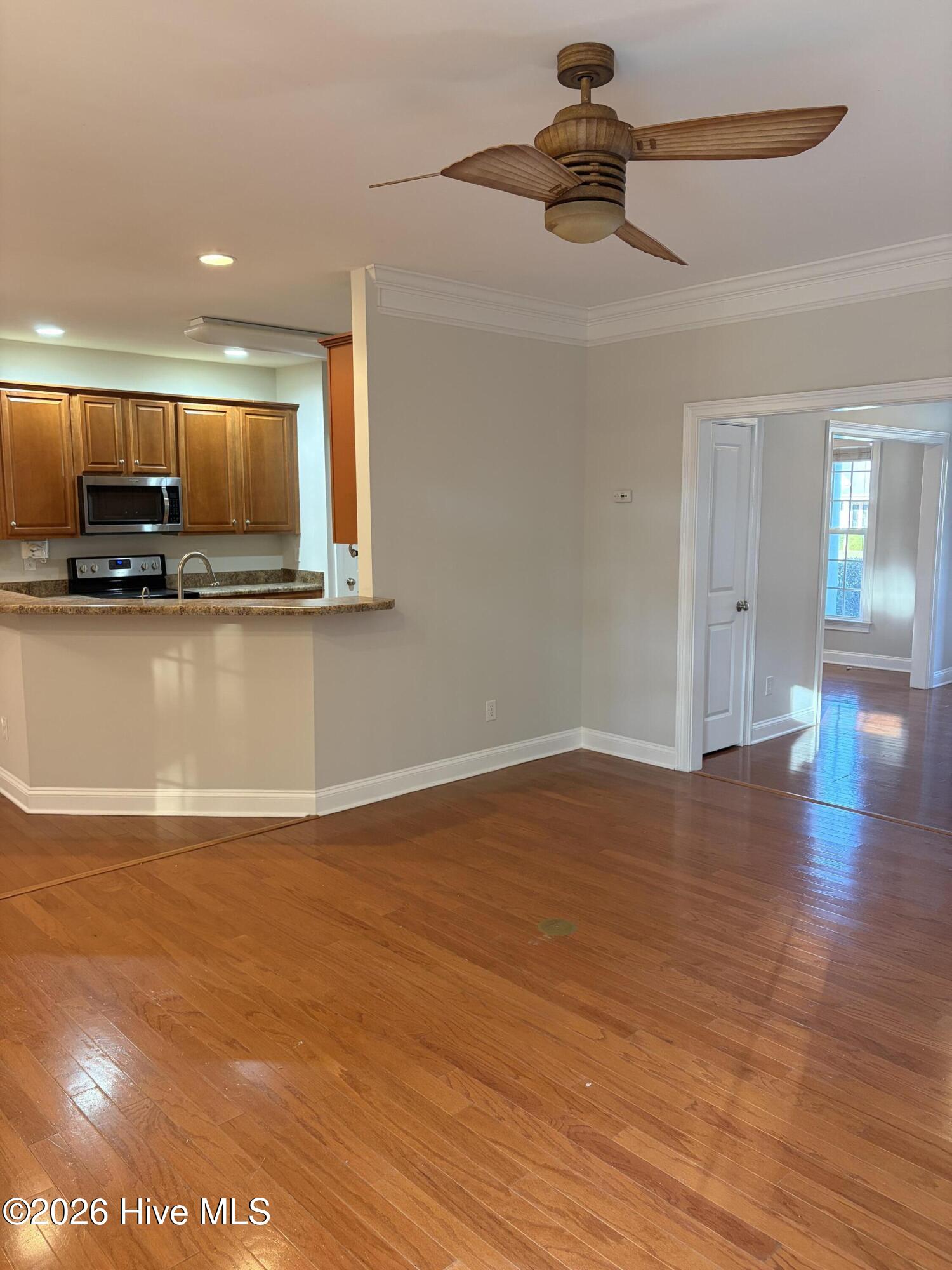 100541954 | Photo 10