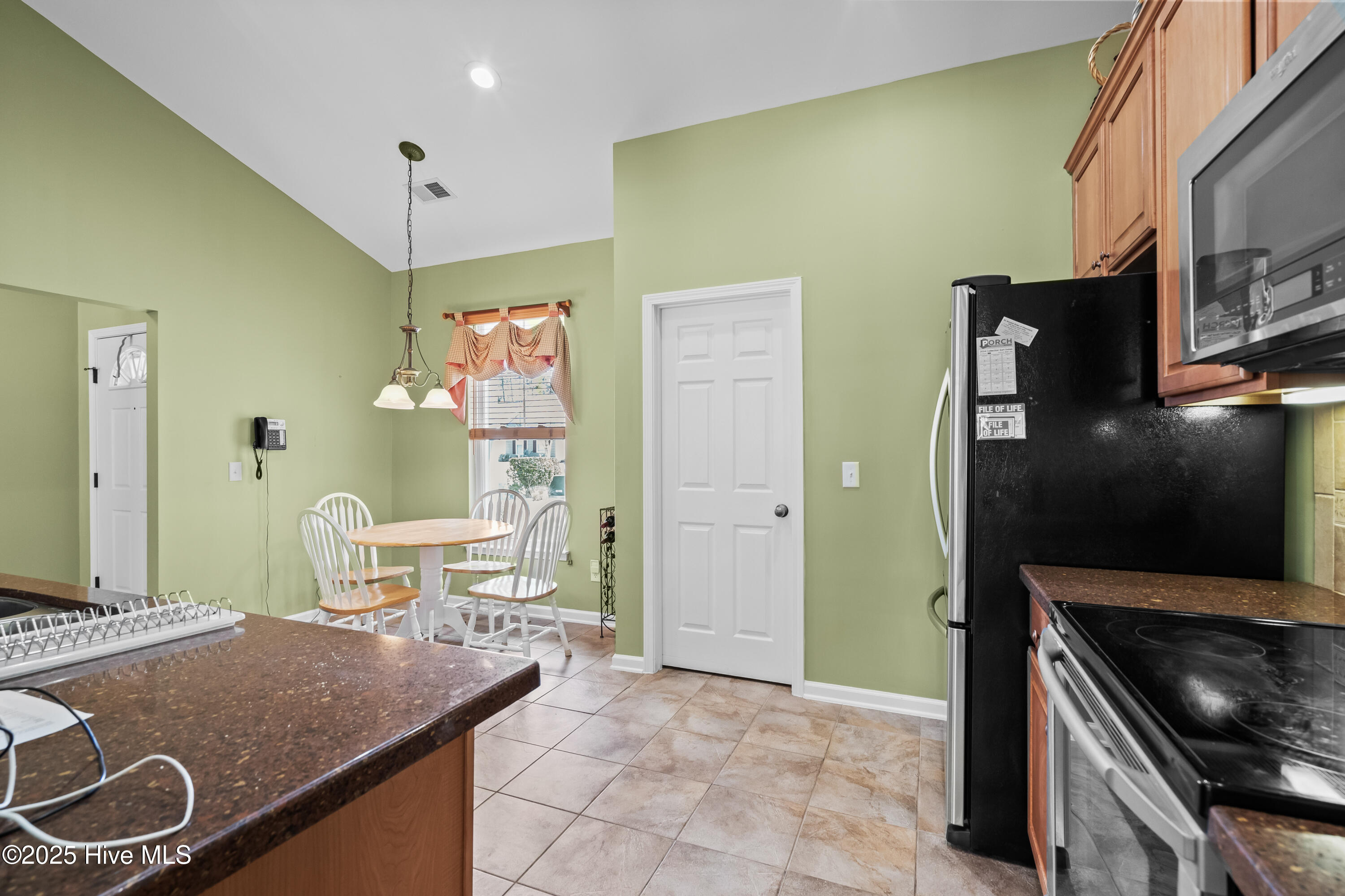 100493950 | Photo 12