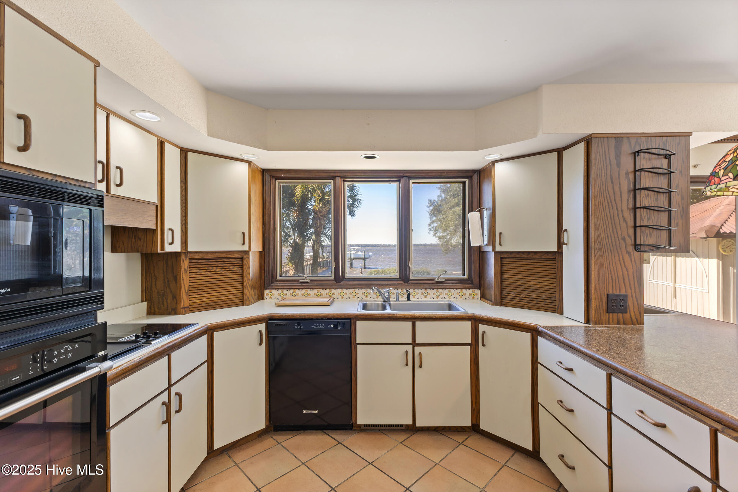 100541018 | Photo 20