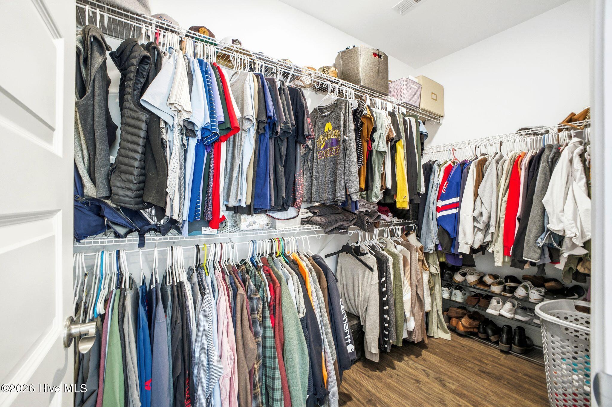 100568135 | Photo 37