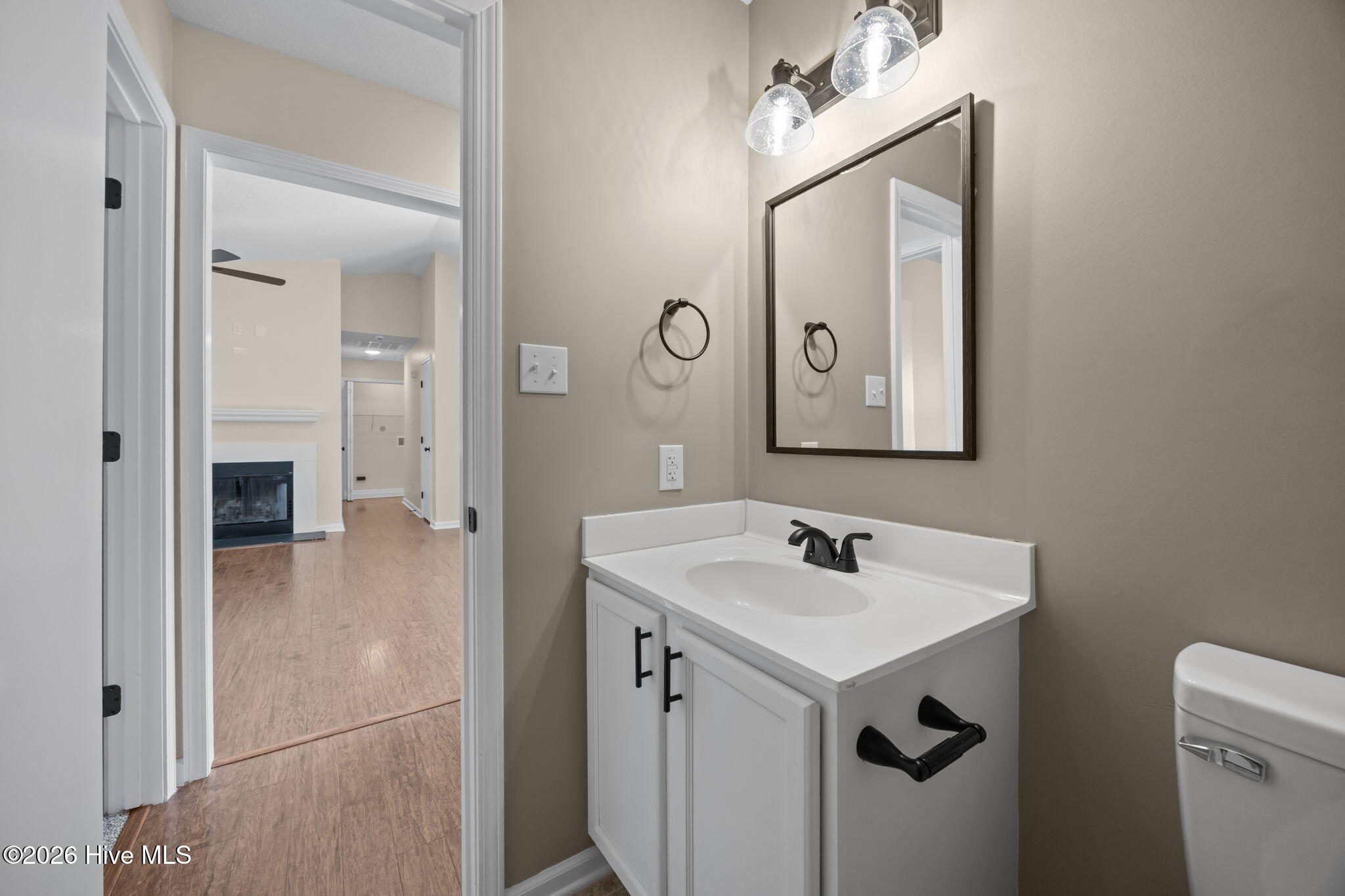 100554029 | Photo 22