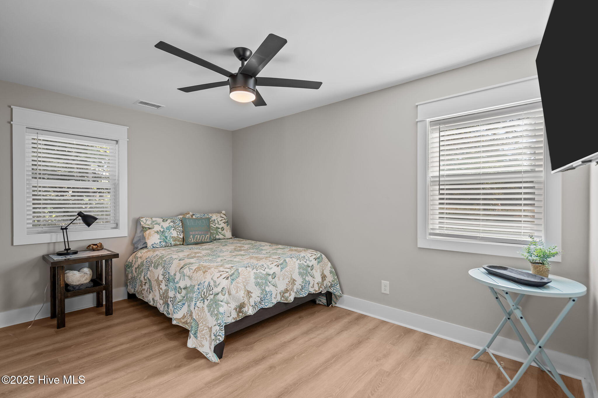 100538027 | Photo 36