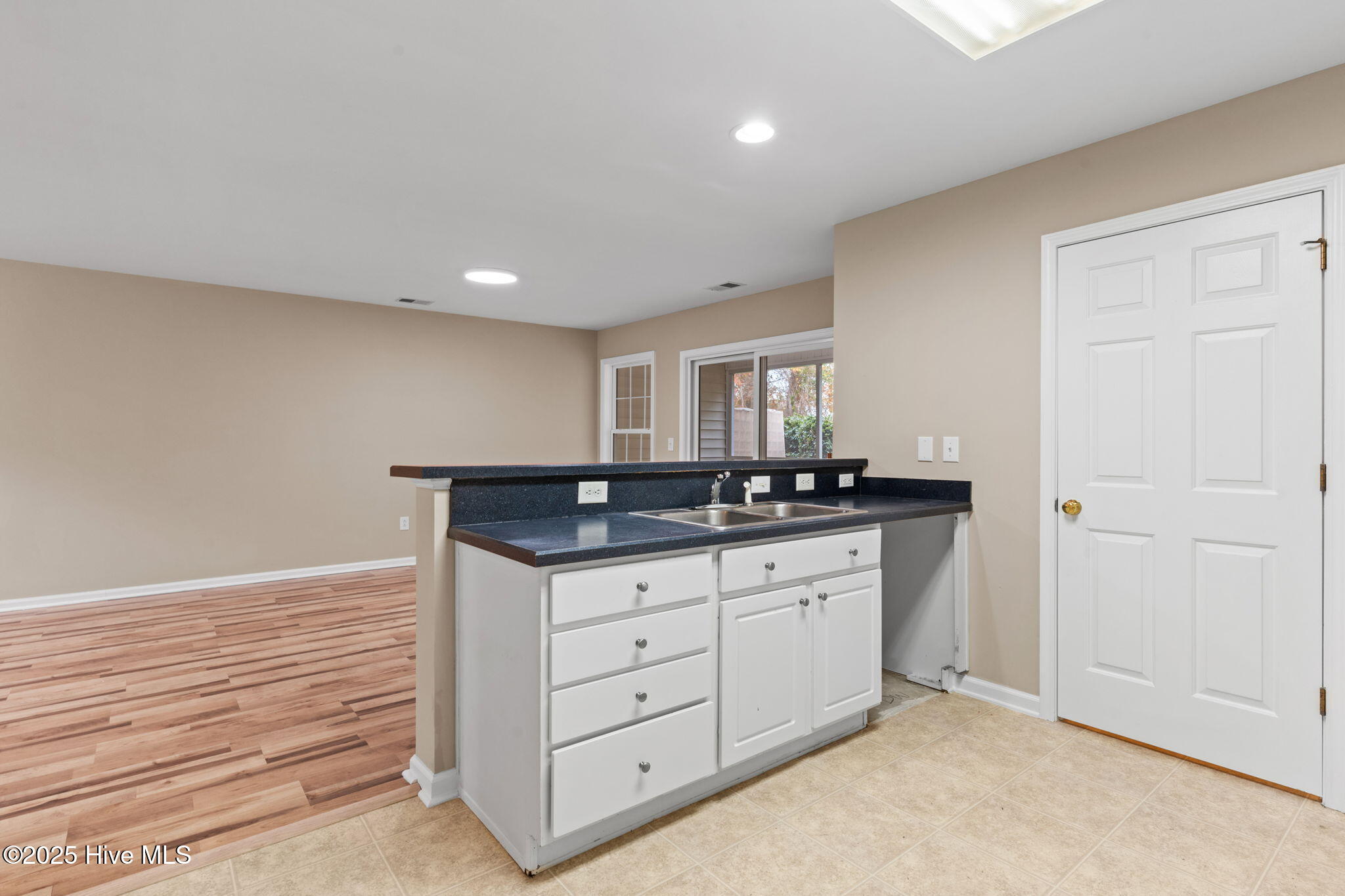 100542570 | Photo 27