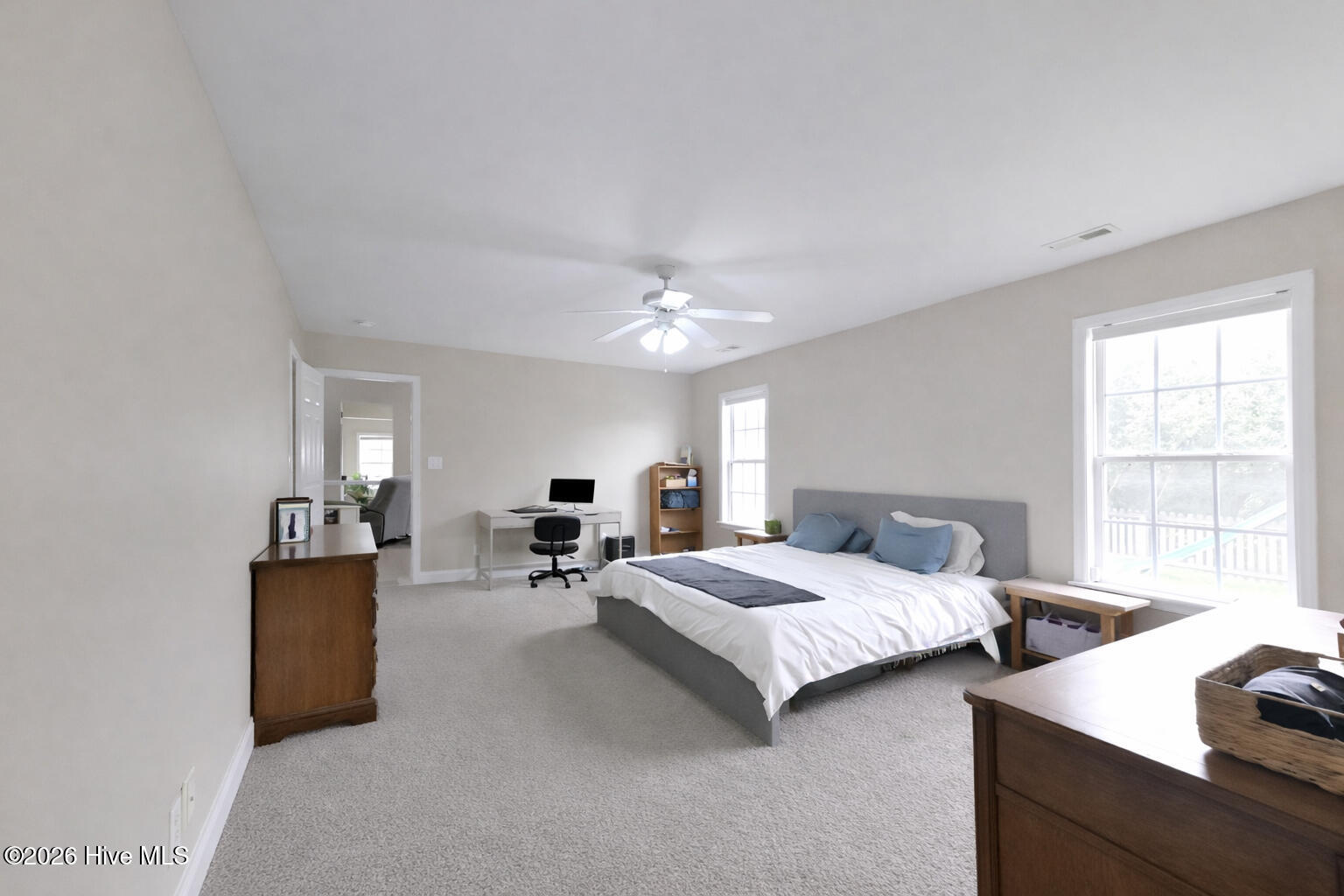 100562387 | Photo 25