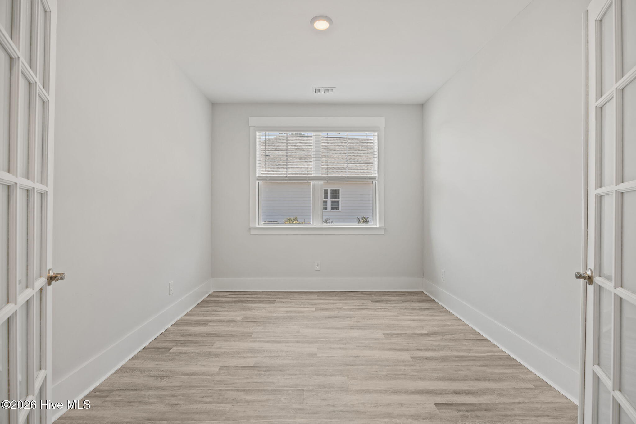 100563130 | Photo 10