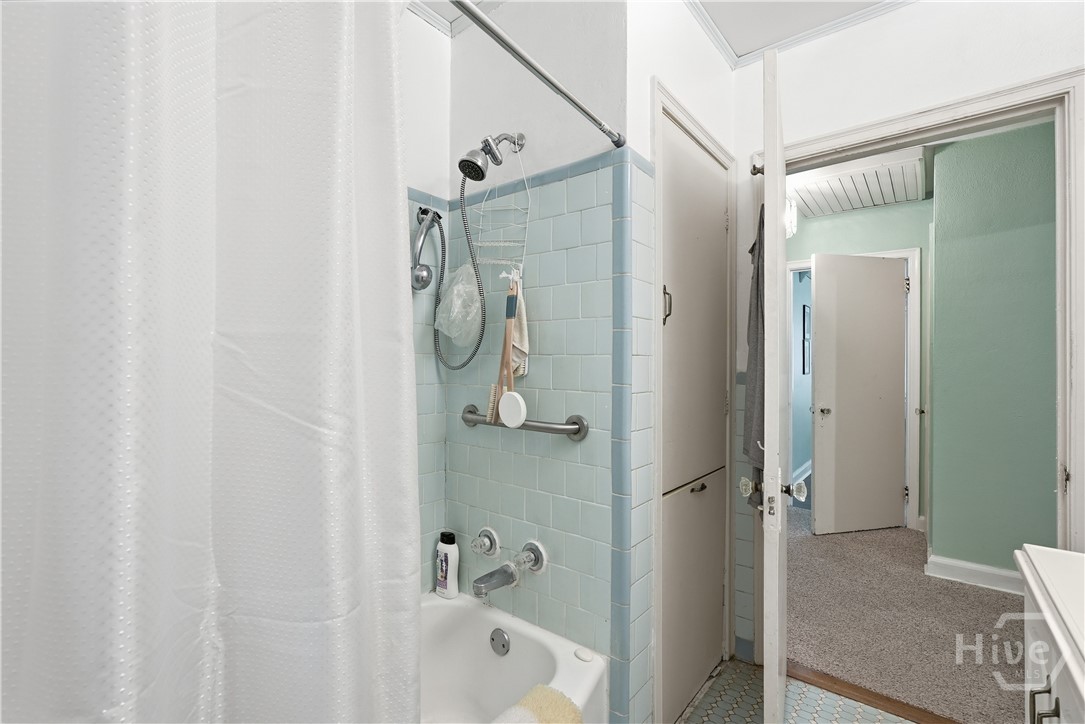 Hall bath tub & shower