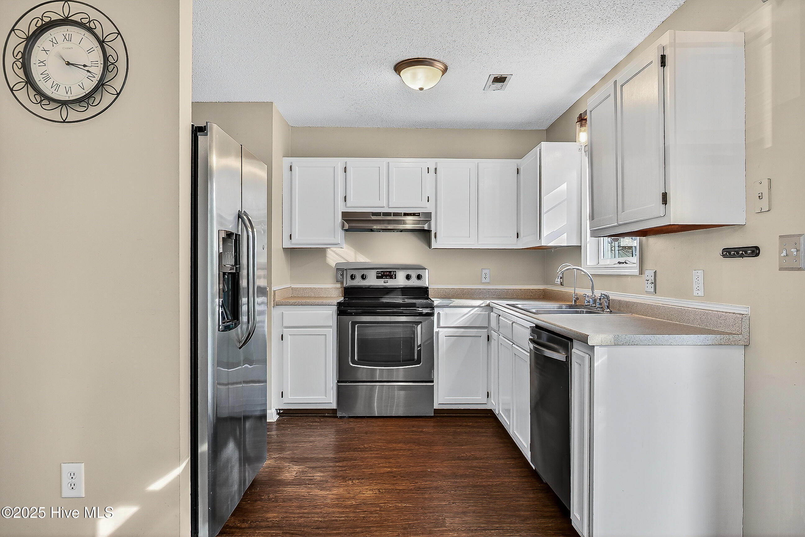 100541143 | Photo 10