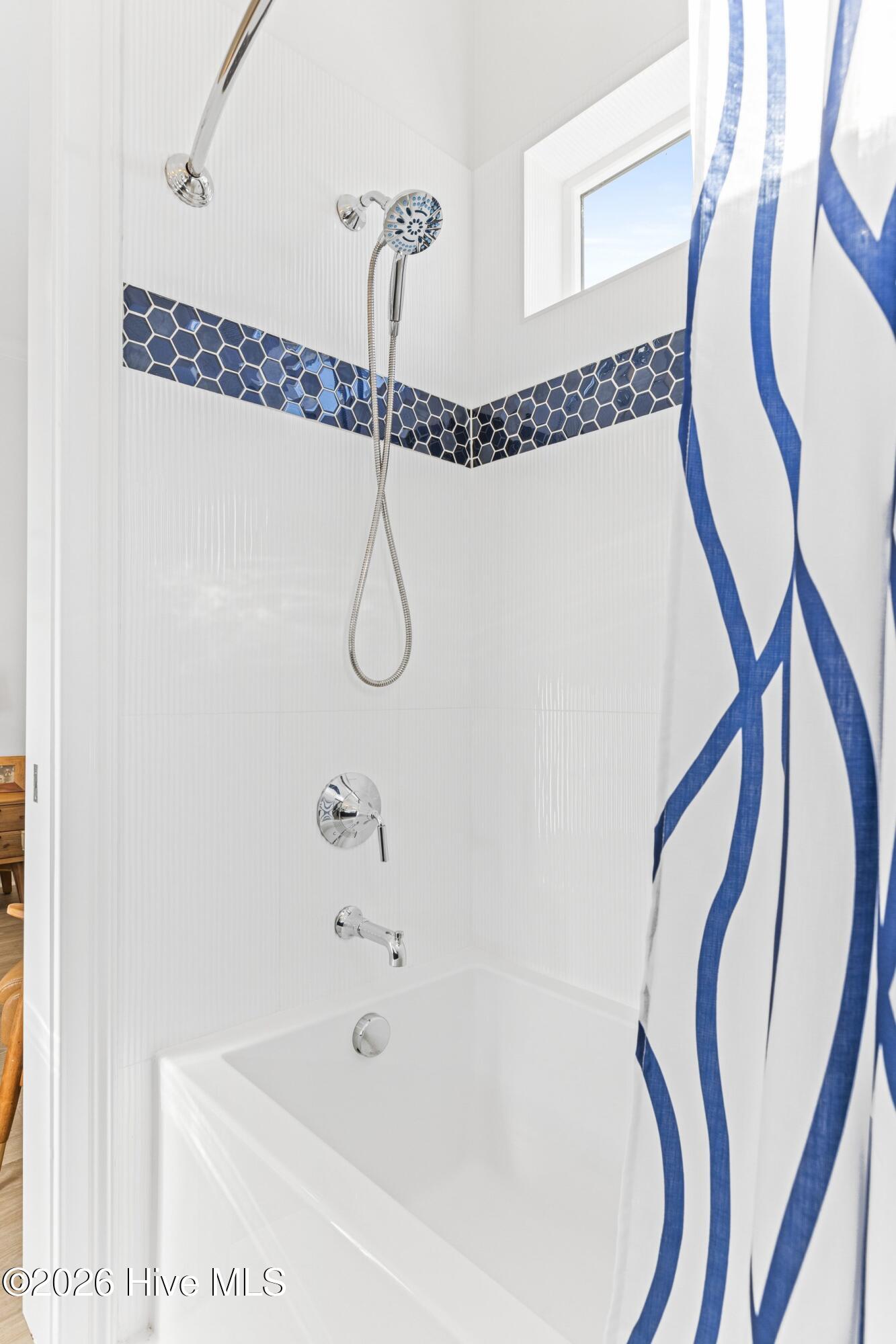 100553656 | Photo 33