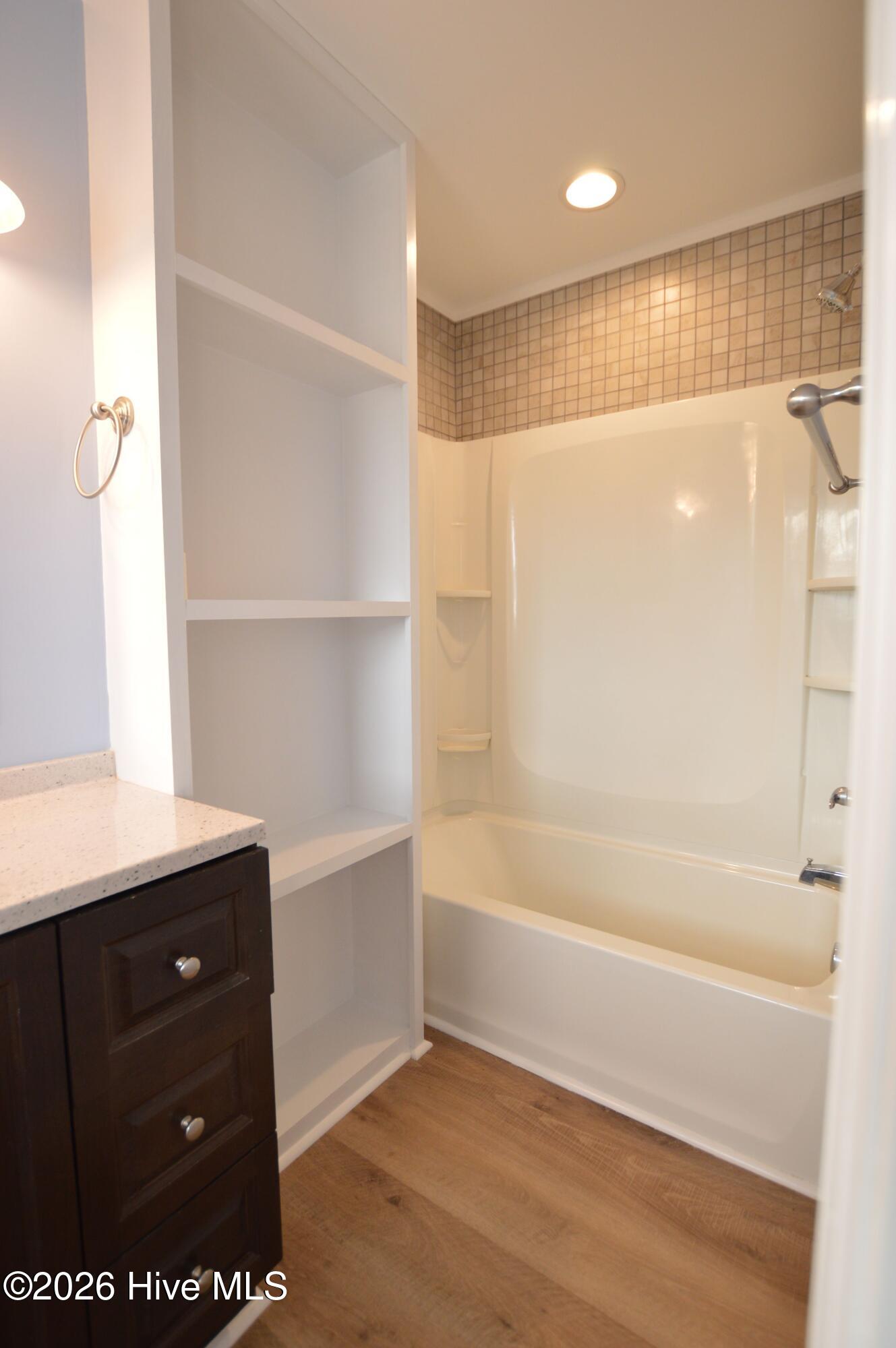 100563873 | Photo 13