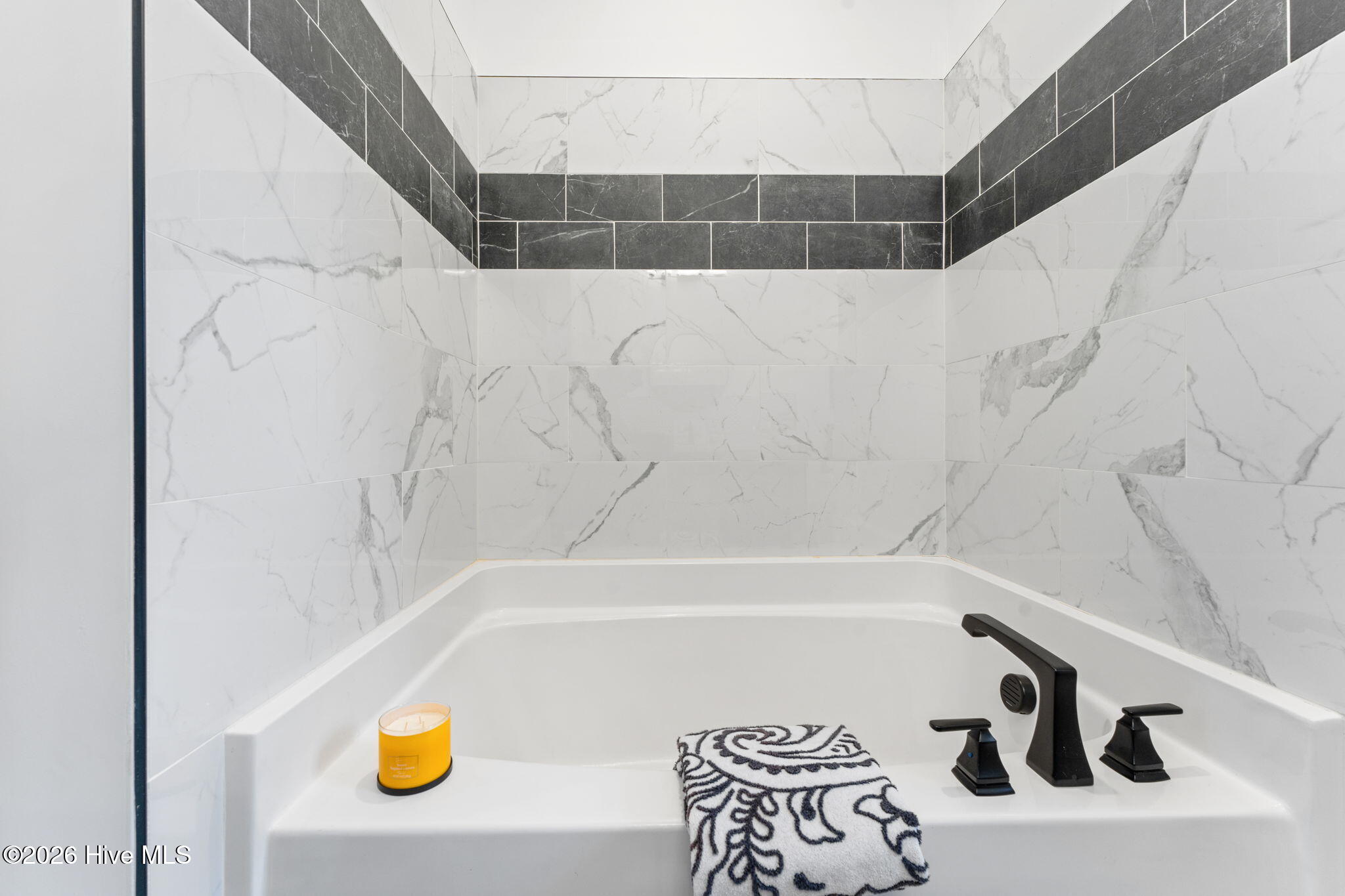 100554364 | Photo 51