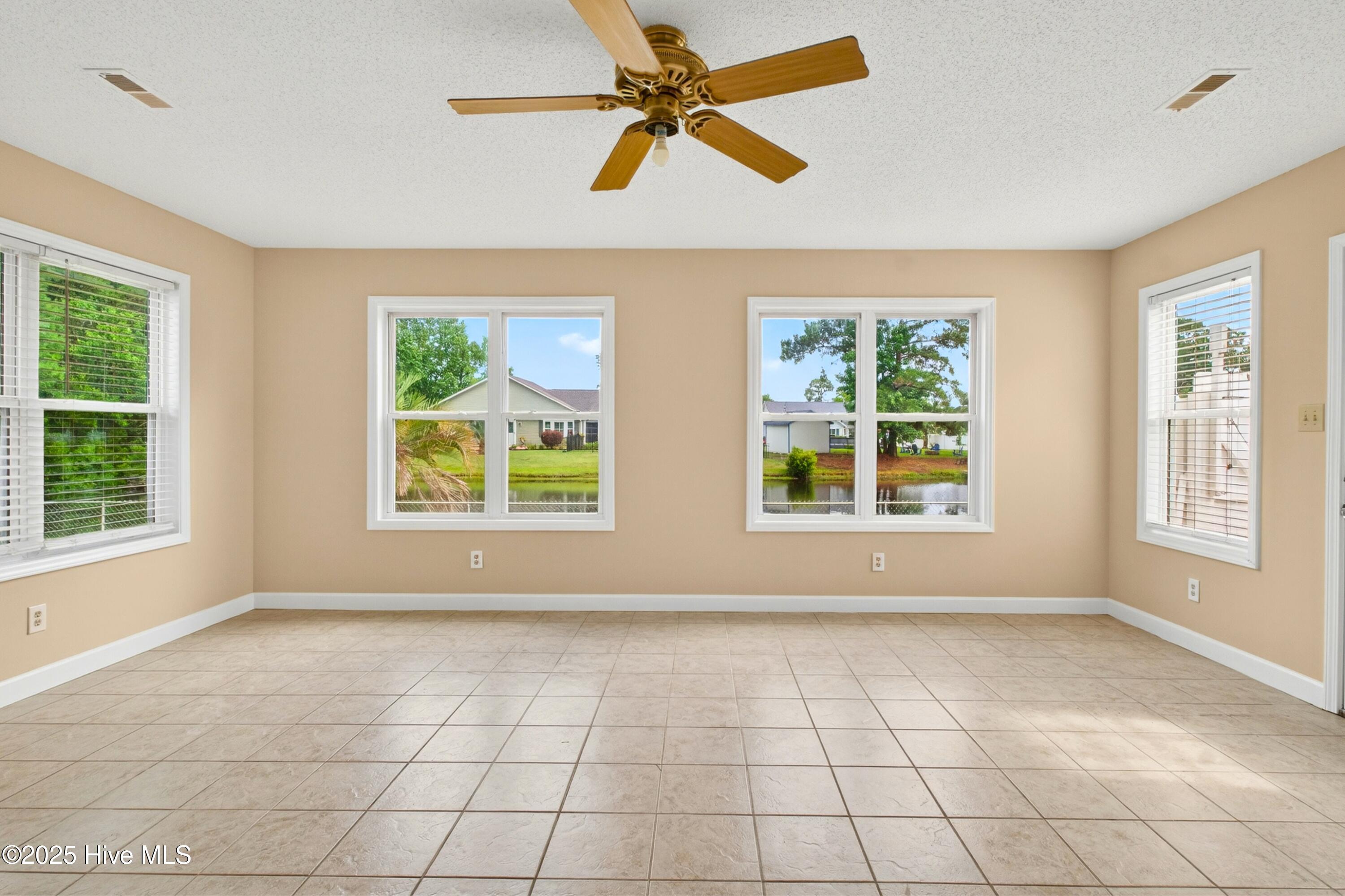 100513022 | Photo 13