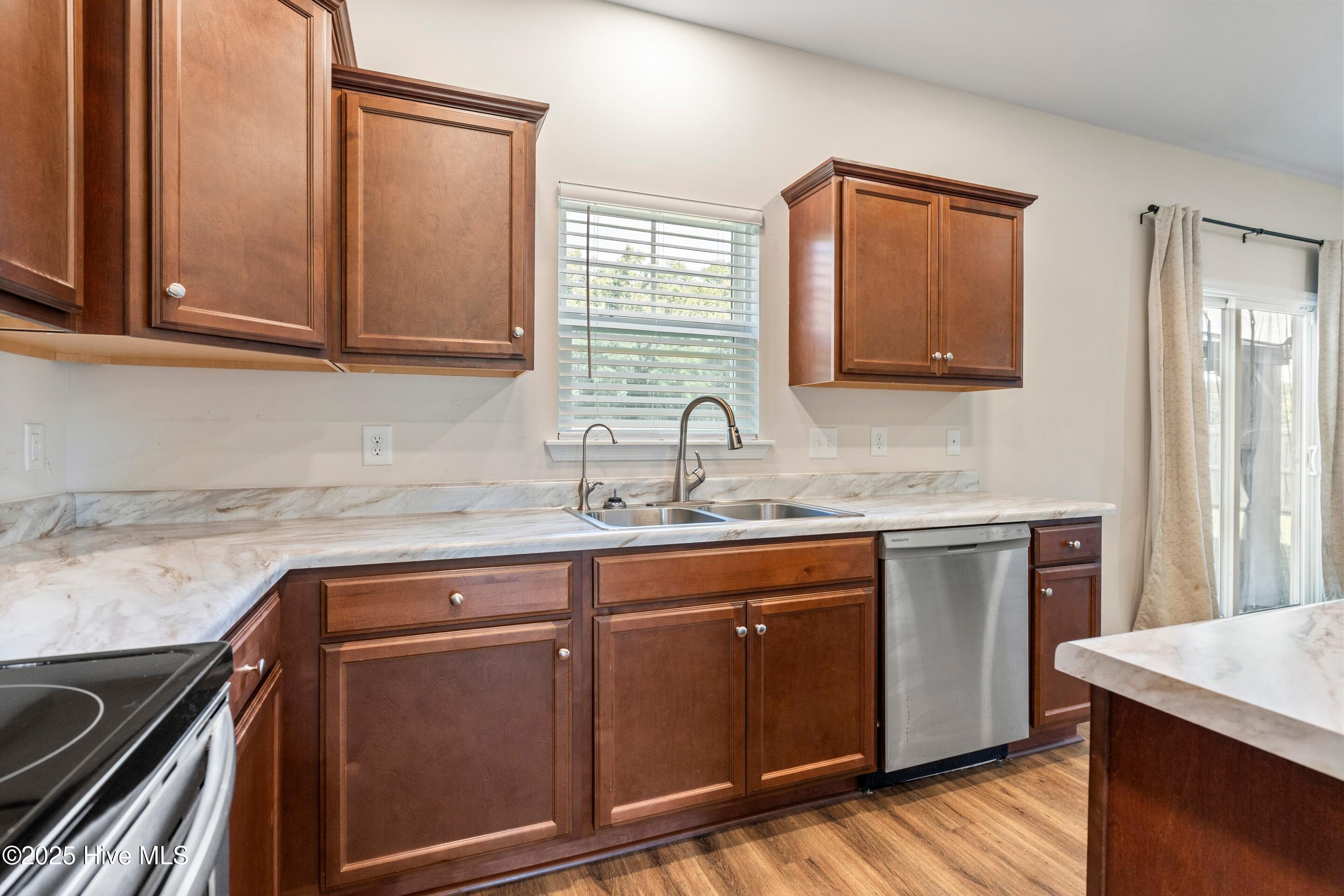 100530674 | Photo 13