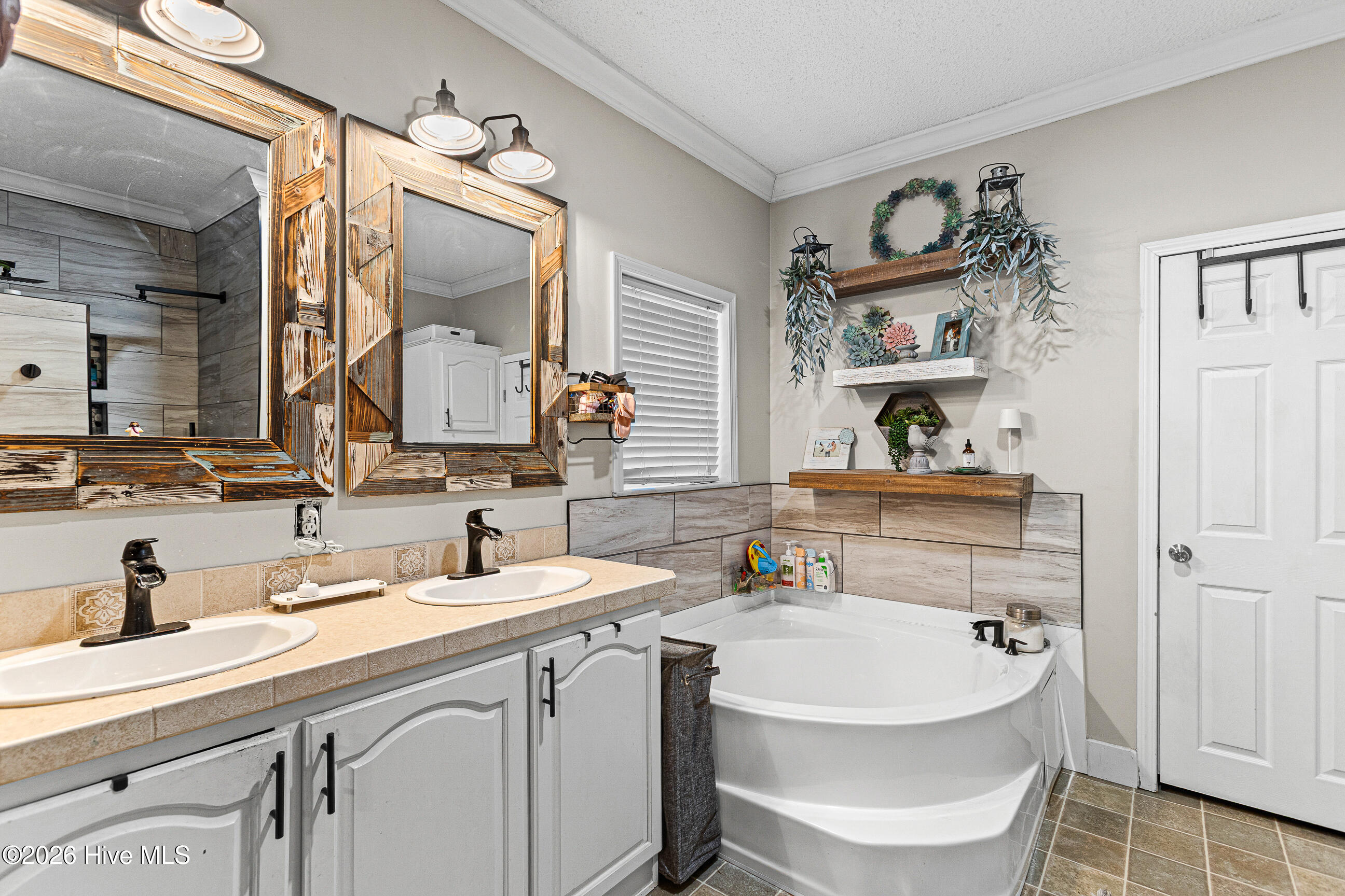 100559126 | Photo 16