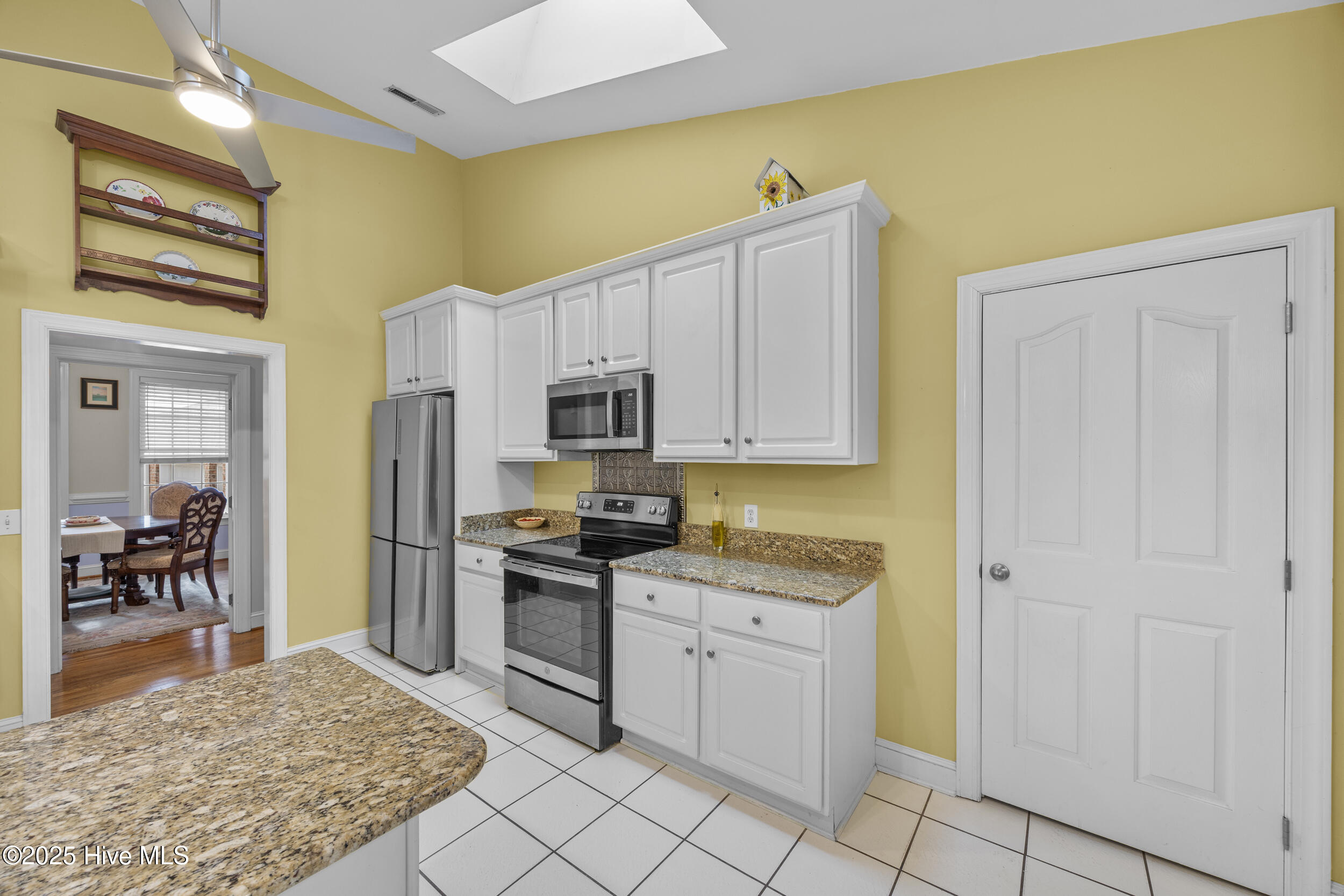 100543890 | Photo 14