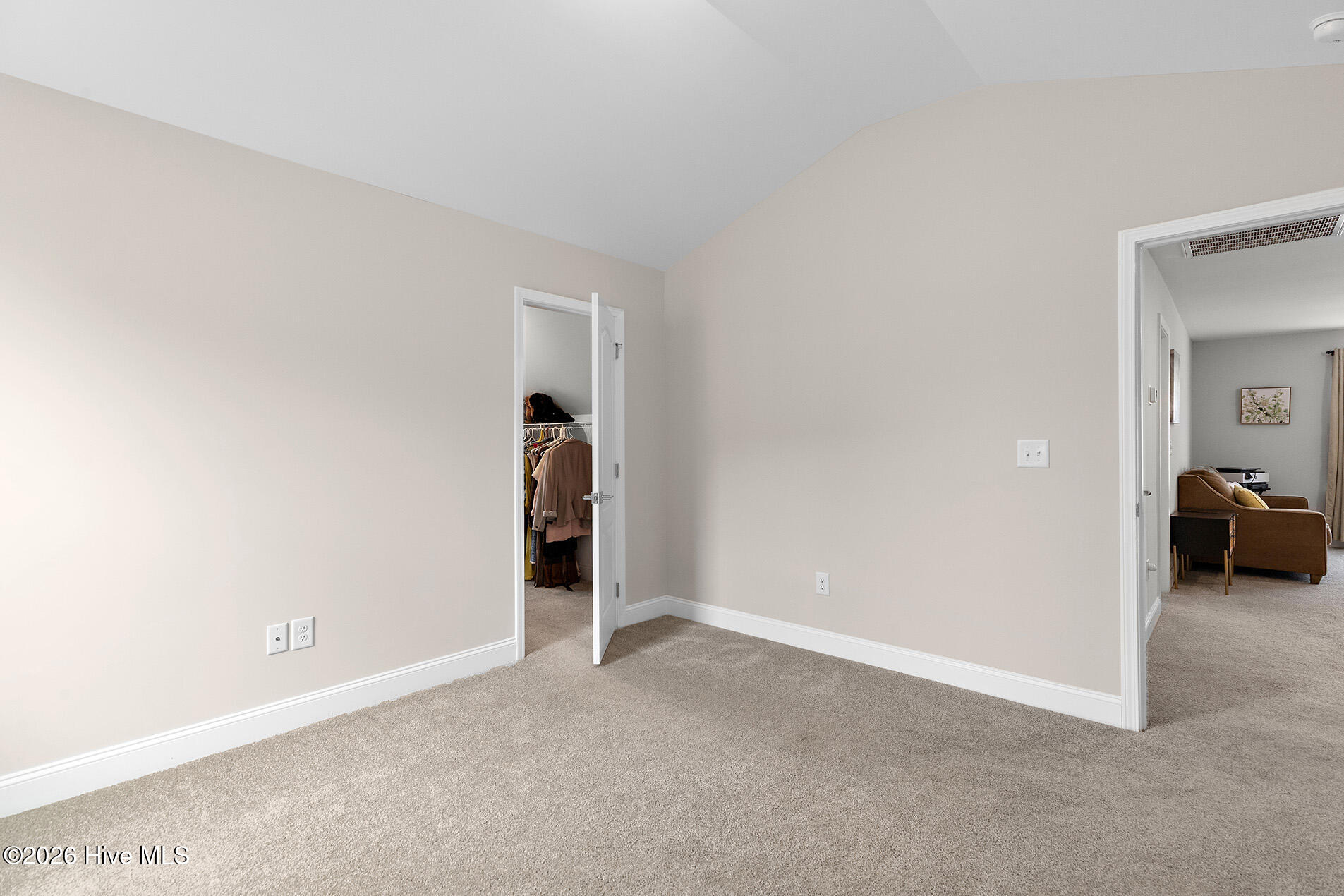 100549567 | Photo 37