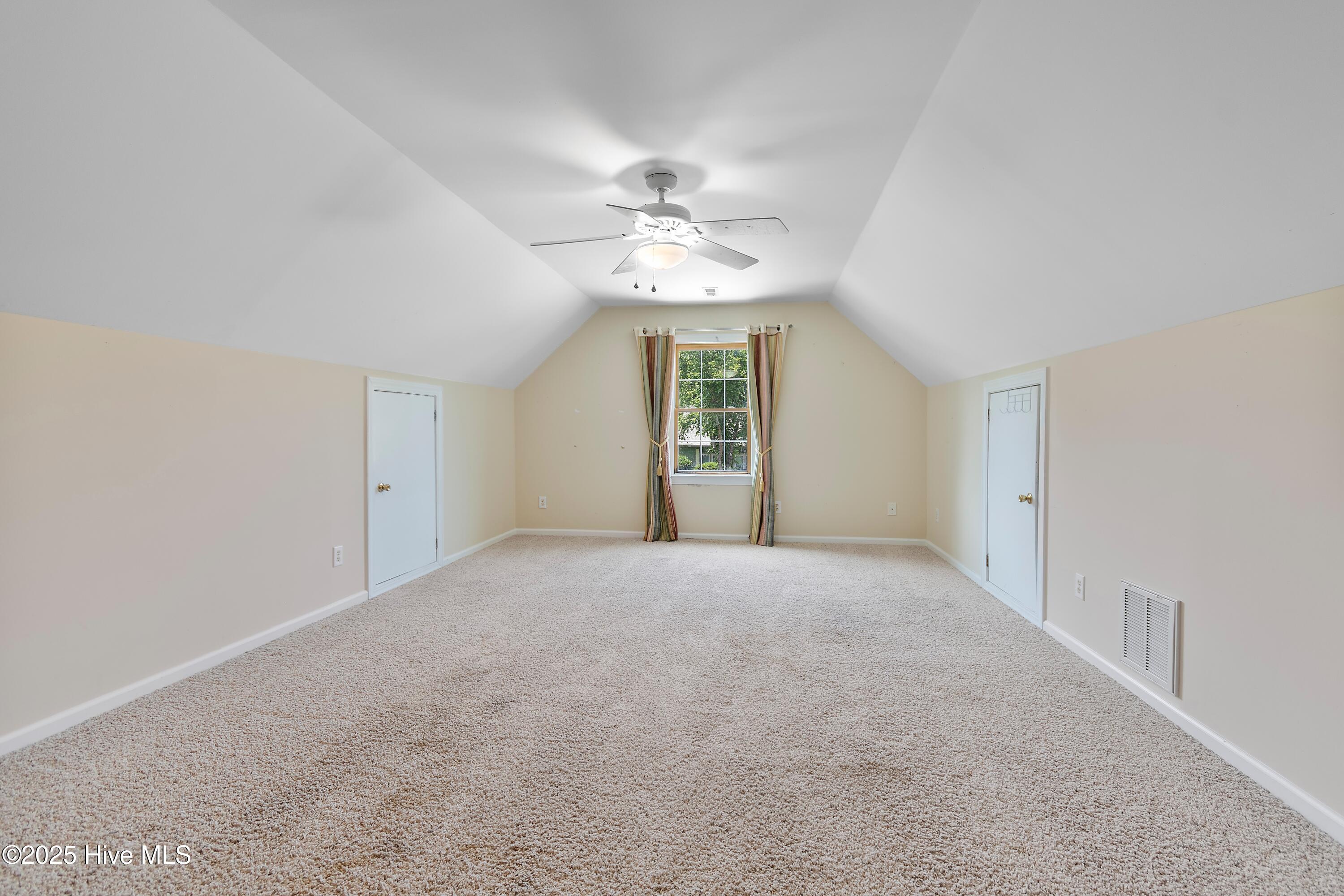 100535708 | Photo 33