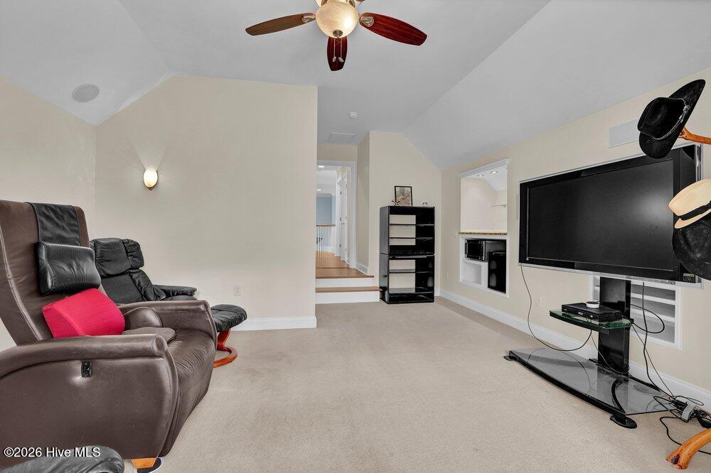 100568961 | Photo 42